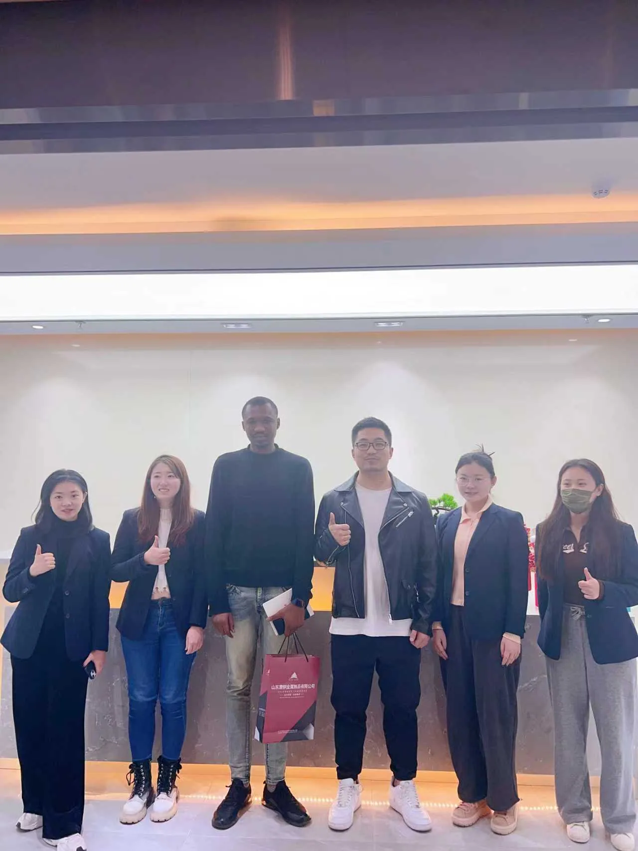Overseas buyer welcomed by the business team