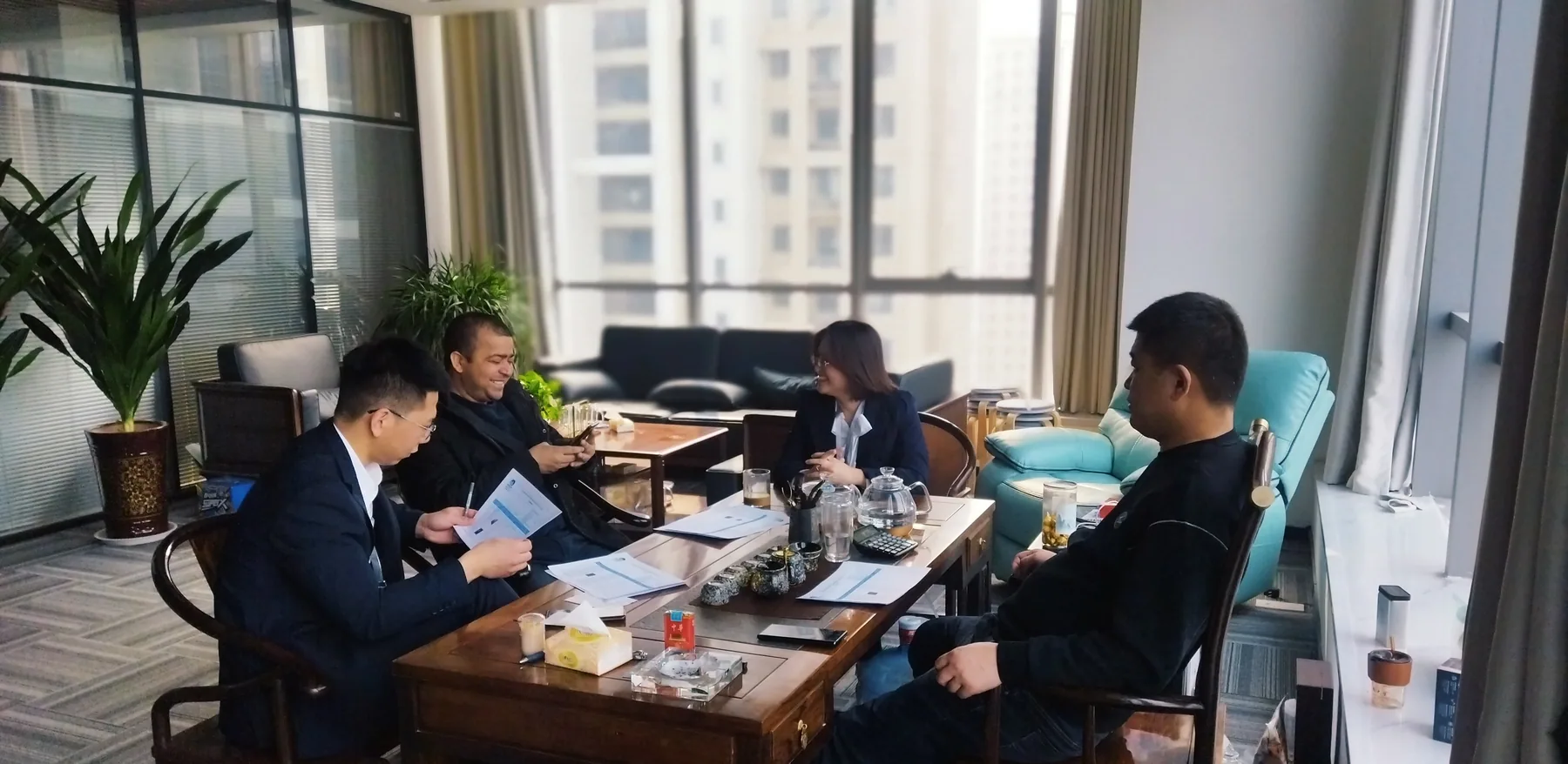 Business meeting with overseas commercial vehicle buyers