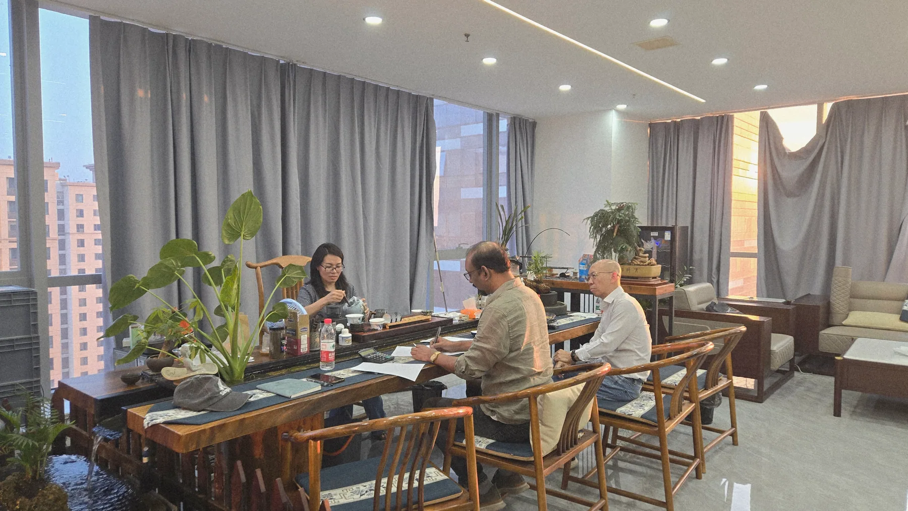 Detailed requirement discussion with an overseas buyer