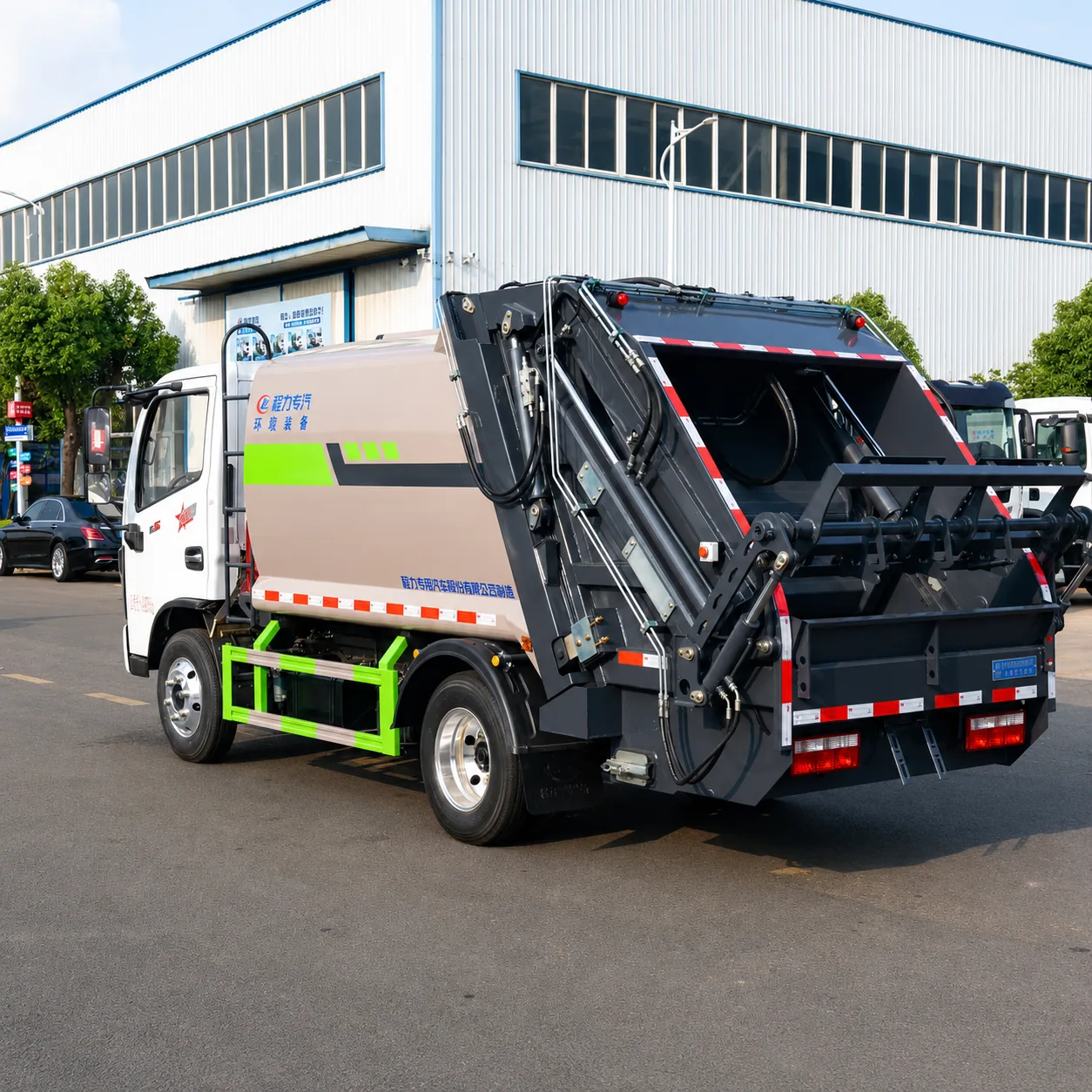 Dongfeng Garbage Compactor Truck 120 / 140 / 170 / 200 / 270HP 5 / 6 / 8 / 10 / 12 / 13 / 16 / 20CBM Available product display