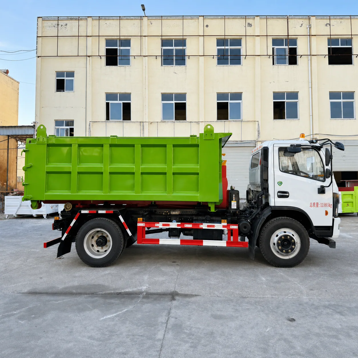 Dongfeng Hook Lift Garbage Truck 115 / 140 / 190 / 260 / 290HP 5–25CBM Available product display