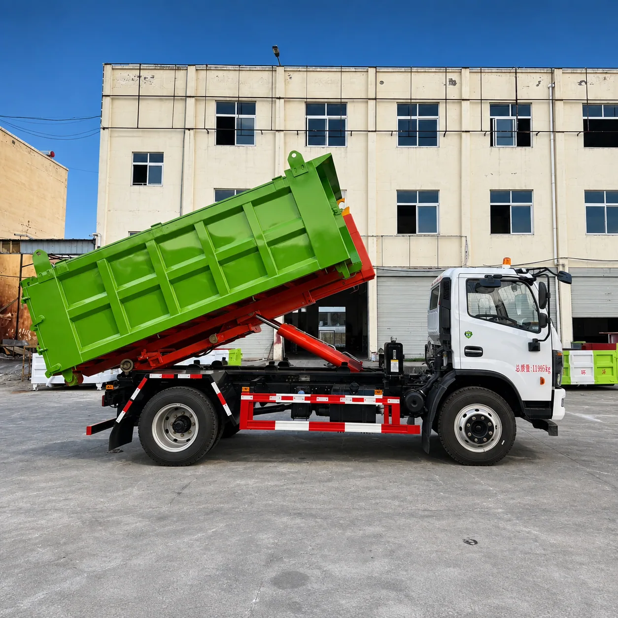 Dongfeng Hook Lift Garbage Truck 115 / 140 / 190 / 260 / 290HP 5–25CBM Available detail photo