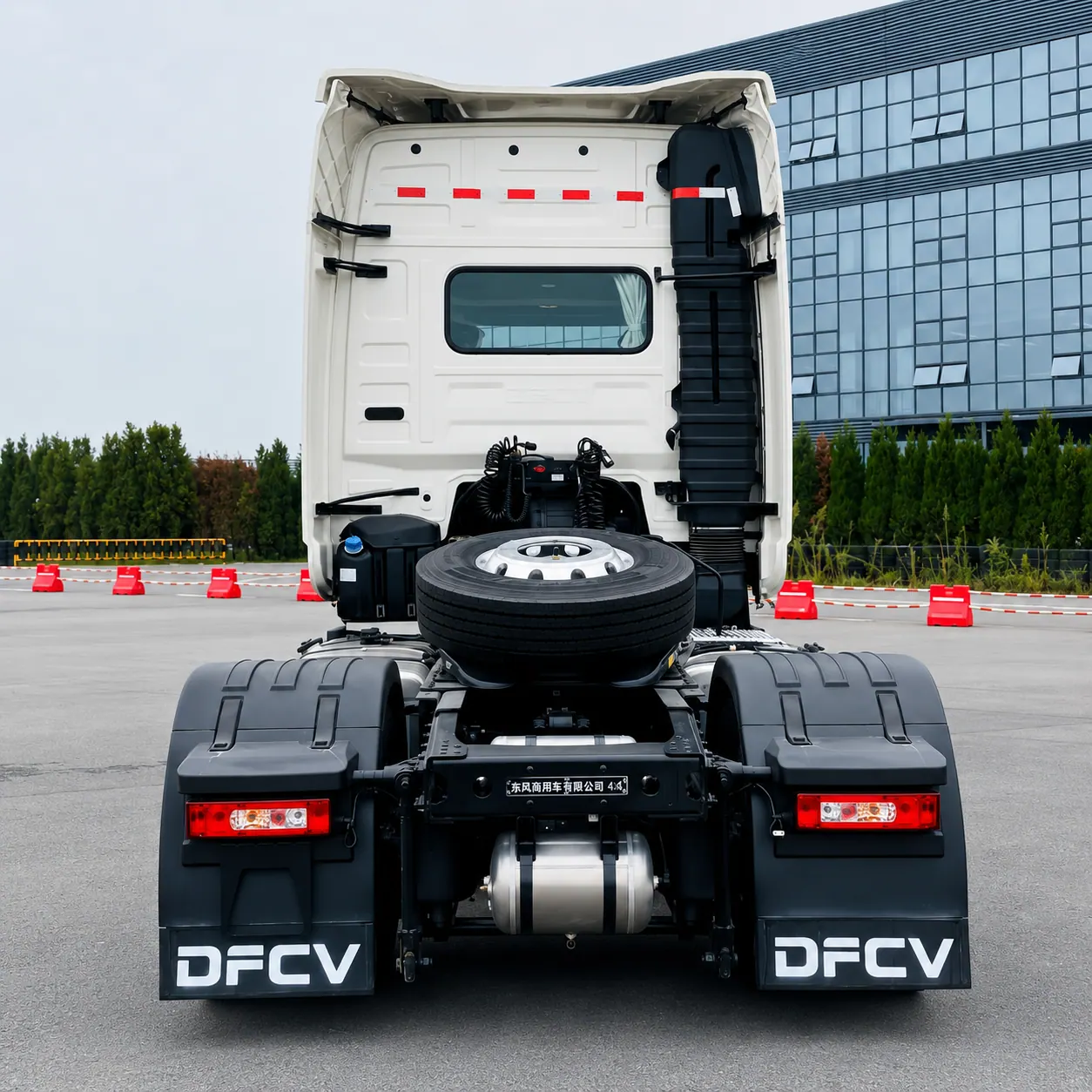 Dongfeng KX / GX 4×2 Tractor Truck 480 / 520HP Available product display