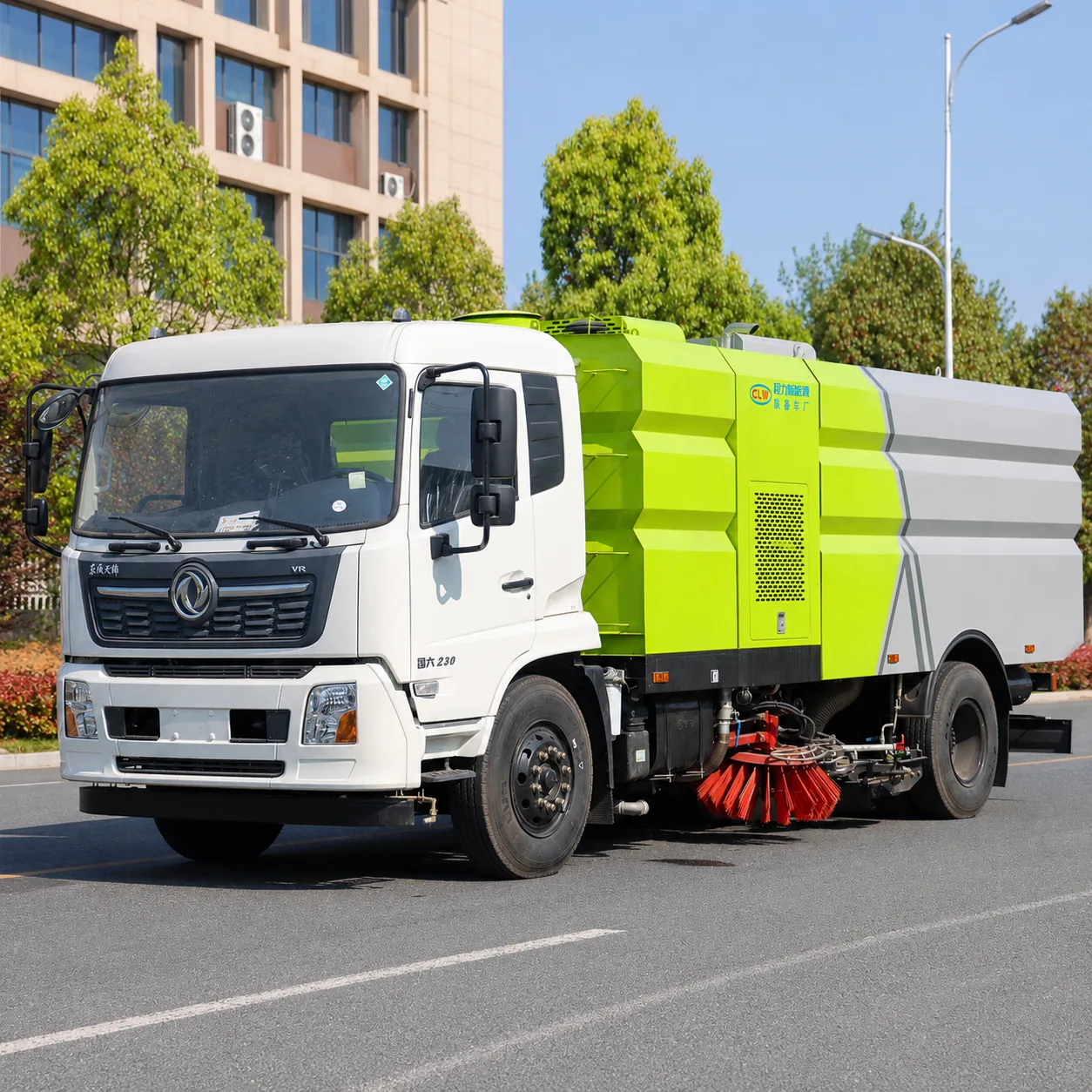 Dongfeng Road Sweeper Truck 95 / 120 / 140 / 170 / 190HP Available detail photo