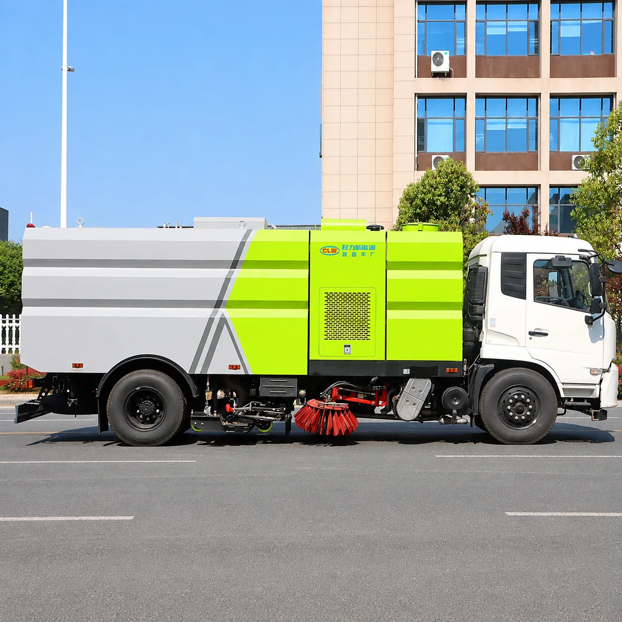 Dongfeng Road Sweeper Truck 95 / 120 / 140 / 170 / 190HP Available product display