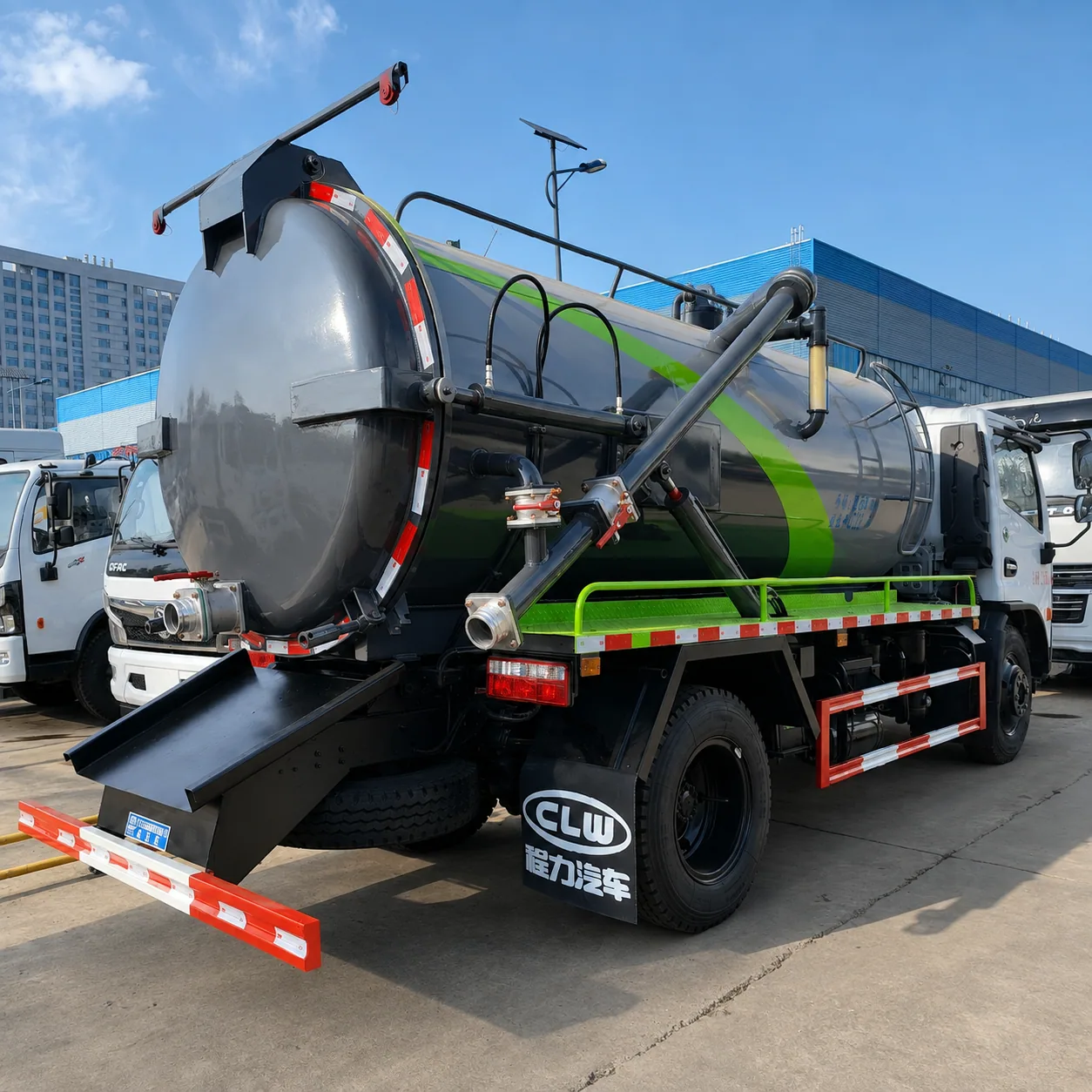 Dongfeng Sewage Suction Truck 120 / 140 / 170 / 190 / 210 / 260 / 290HP 5 / 8 / 10 / 12 / 15 / 20 / 25CBM Available detail photo