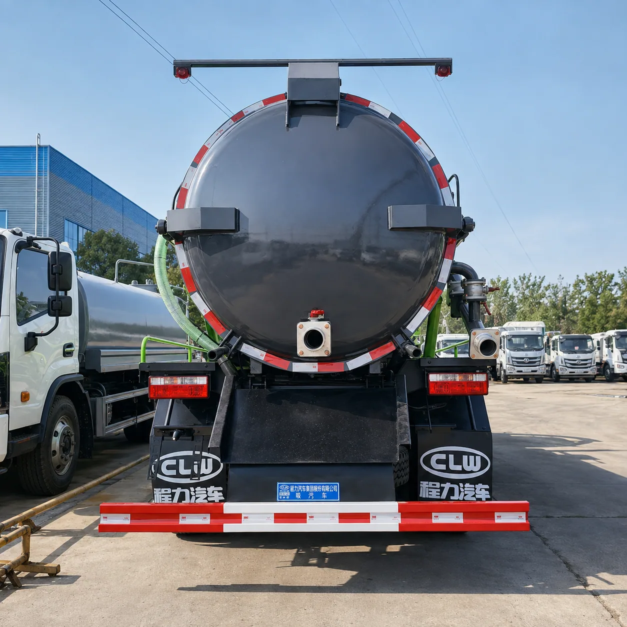 Dongfeng Sewage Suction Truck 120 / 140 / 170 / 190 / 210 / 260 / 290HP 5 / 8 / 10 / 12 / 15 / 20 / 25CBM Available product display