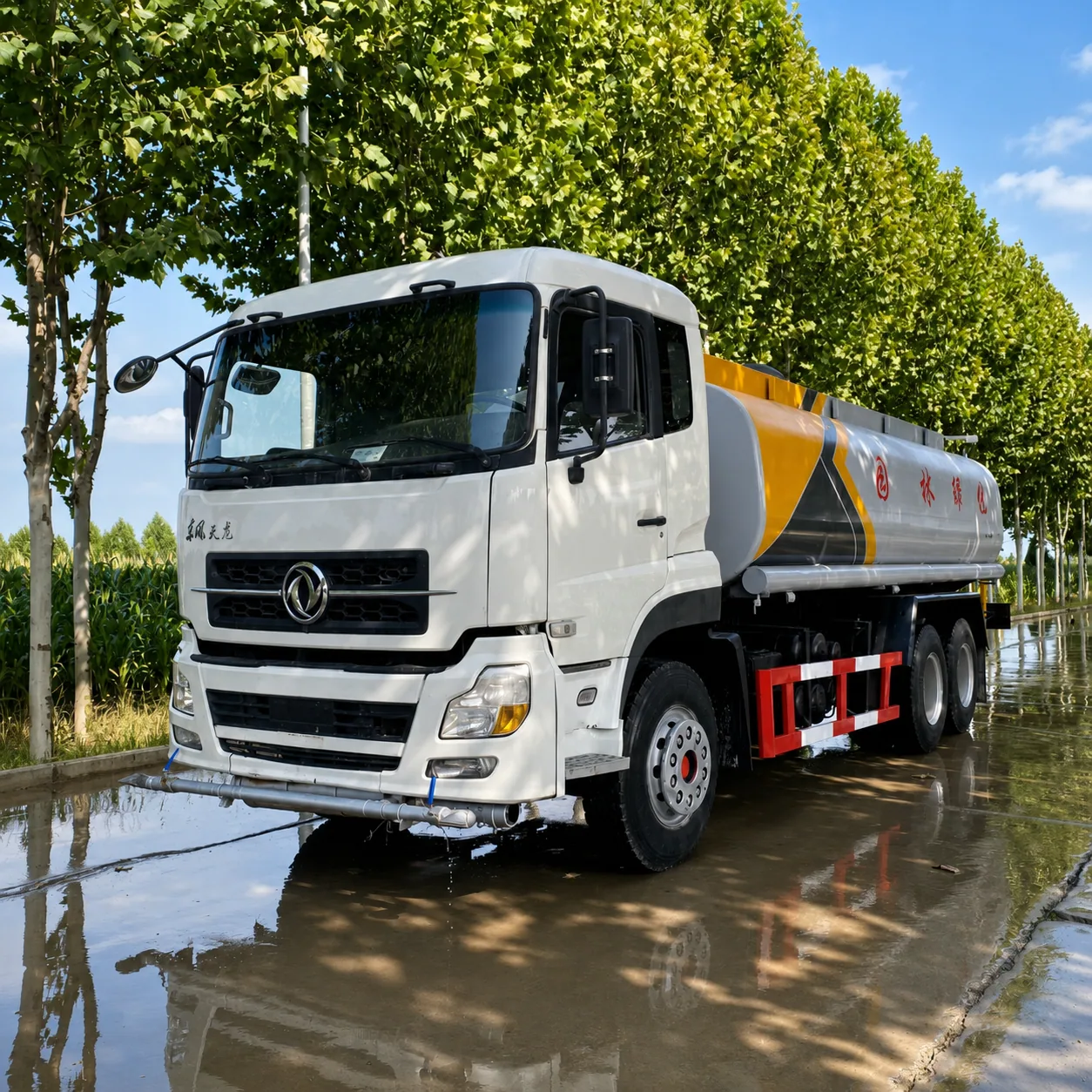 Dongfeng Tianlong Water Tanker Truck 260 / 290 / 340 / 375HP 15 / 20 / 25 / 30CBM Available – Water Sprinkler Optional photo 1