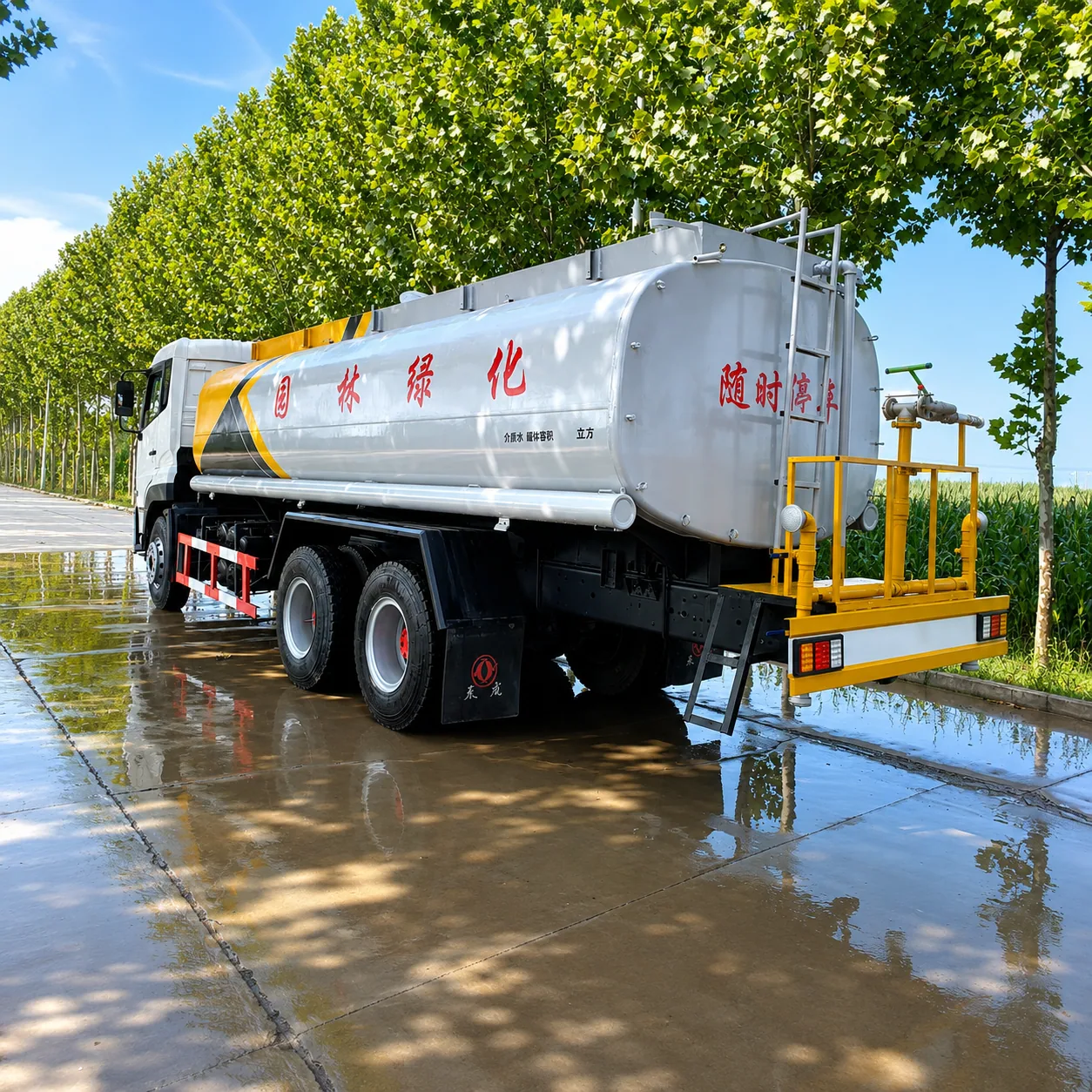 Dongfeng Tianlong Water Tanker Truck 260 / 290 / 340 / 375HP 15 / 20 / 25 / 30CBM Available – Water Sprinkler Optional detail photo