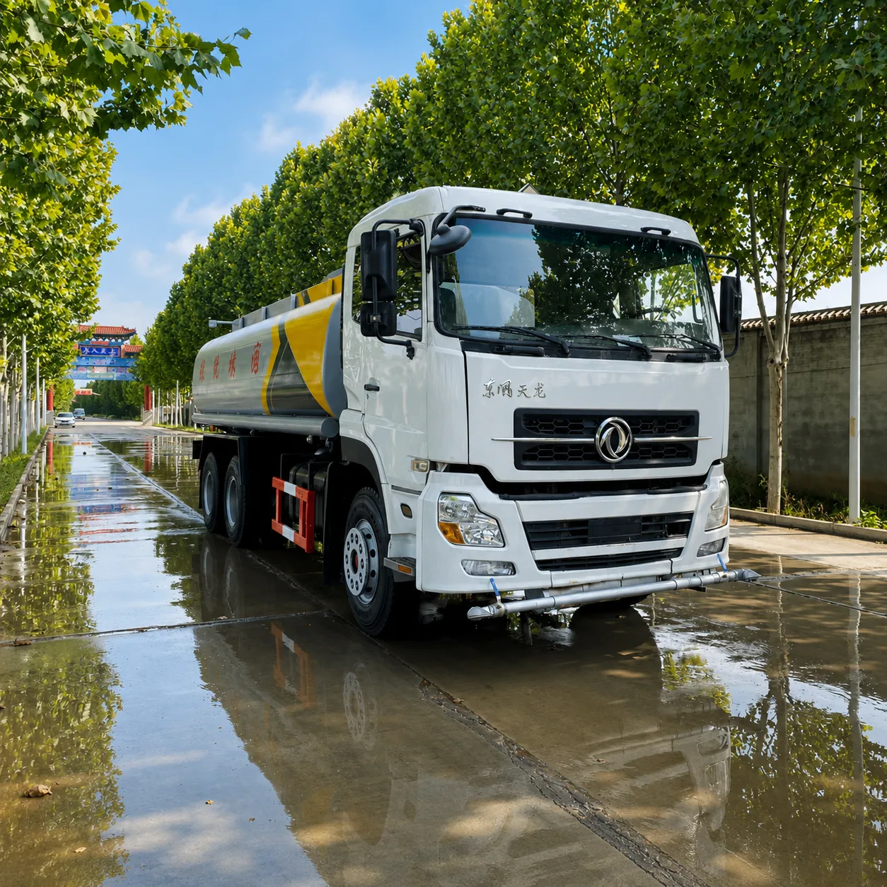 Dongfeng Tianlong Water Tanker Truck 260 / 290 / 340 / 375HP 15 / 20 / 25 / 30CBM Available – Water Sprinkler Optional detail photo