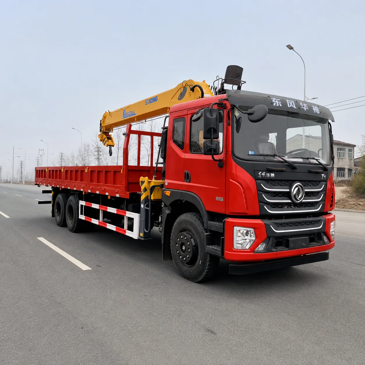 Dongfeng Truck Mounted Crane 140 / 170 / 190 / 210 / 240 / 260 / 290HP 3.2 / 5 / 6.3 / 8 / 10 / 12 / 14T Available photo 1