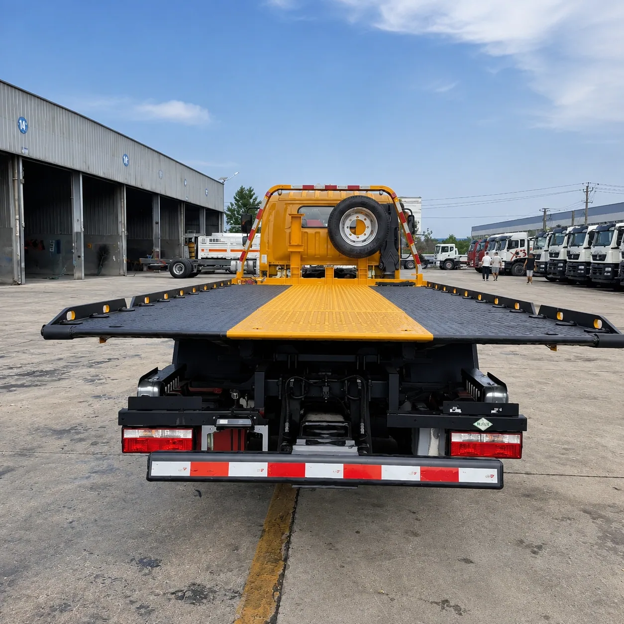 Dongfeng Wrecker Truck 115 / 120 / 140 / 170 / 190HP 3 / 4 / 5 / 8T Available product display