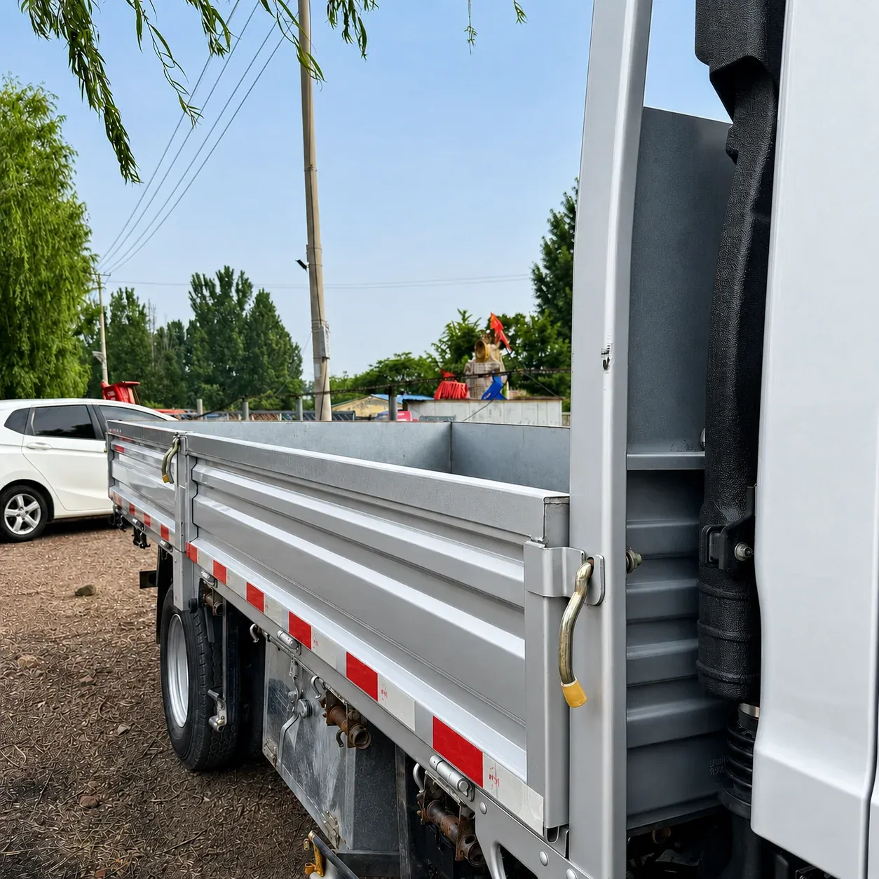 FAW Jiefang J6F 4×2 Dropside Cargo Truck 110 / 120 / 130HP Available product display