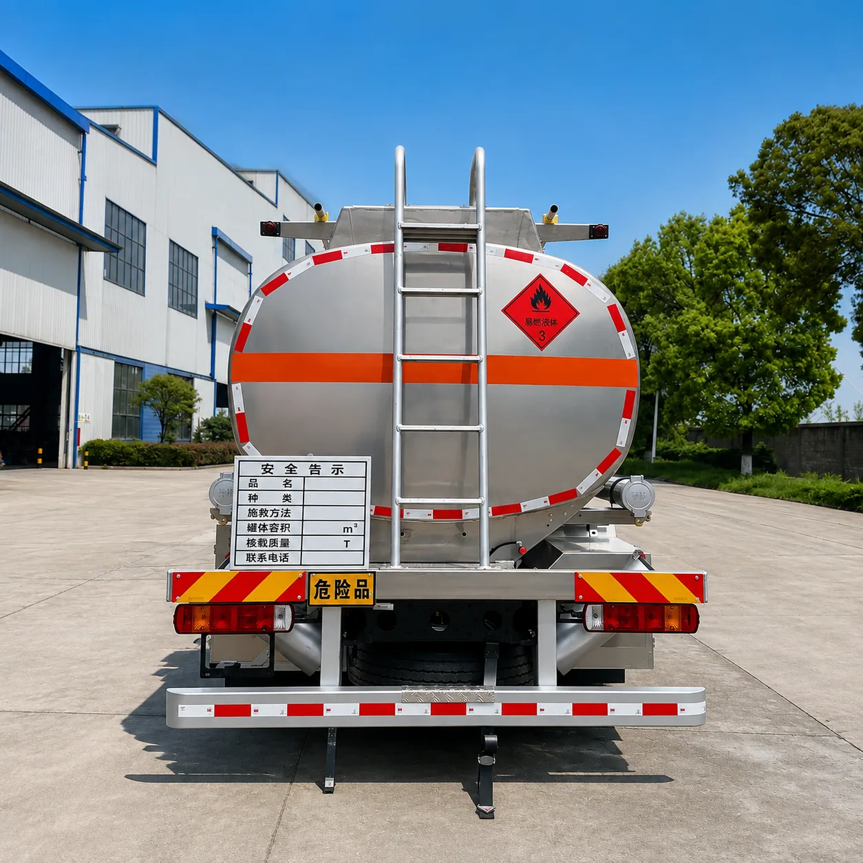 FAW Jiefang J6L Fuel Tanker Truck 180 / 220 / 240 / 260HP 8 / 10 / 12 / 15 / 18CBM Available product display