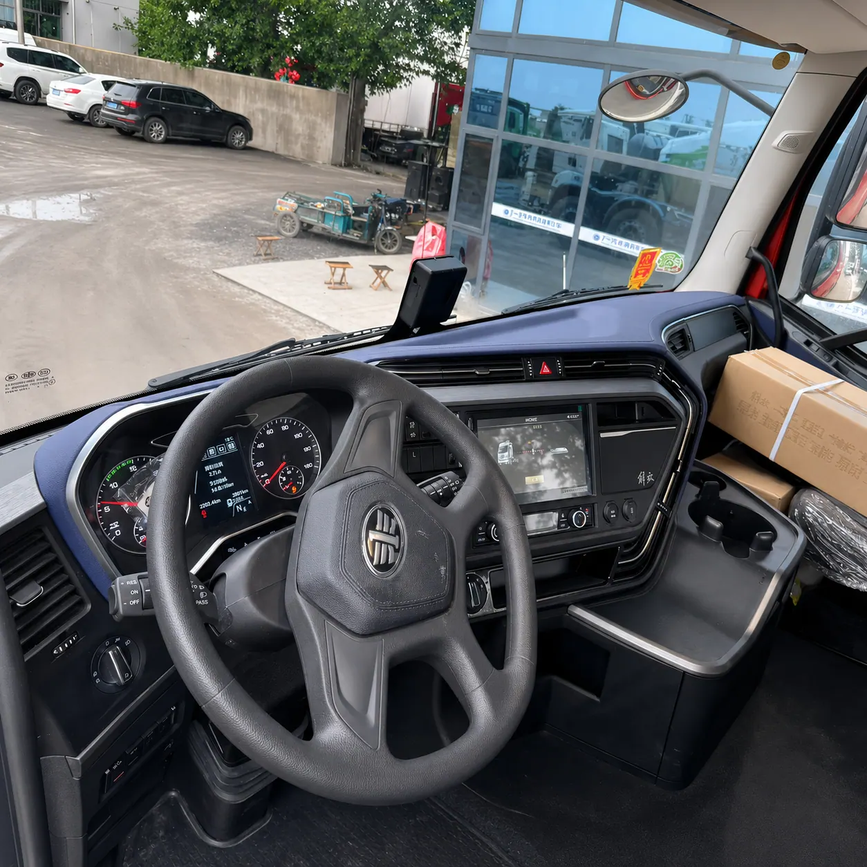FAW Jiefang J6M / J6V 4×2 Tractor Truck 280 / 320 / 350 / 460 / 500 / 520HP Available detail photo
