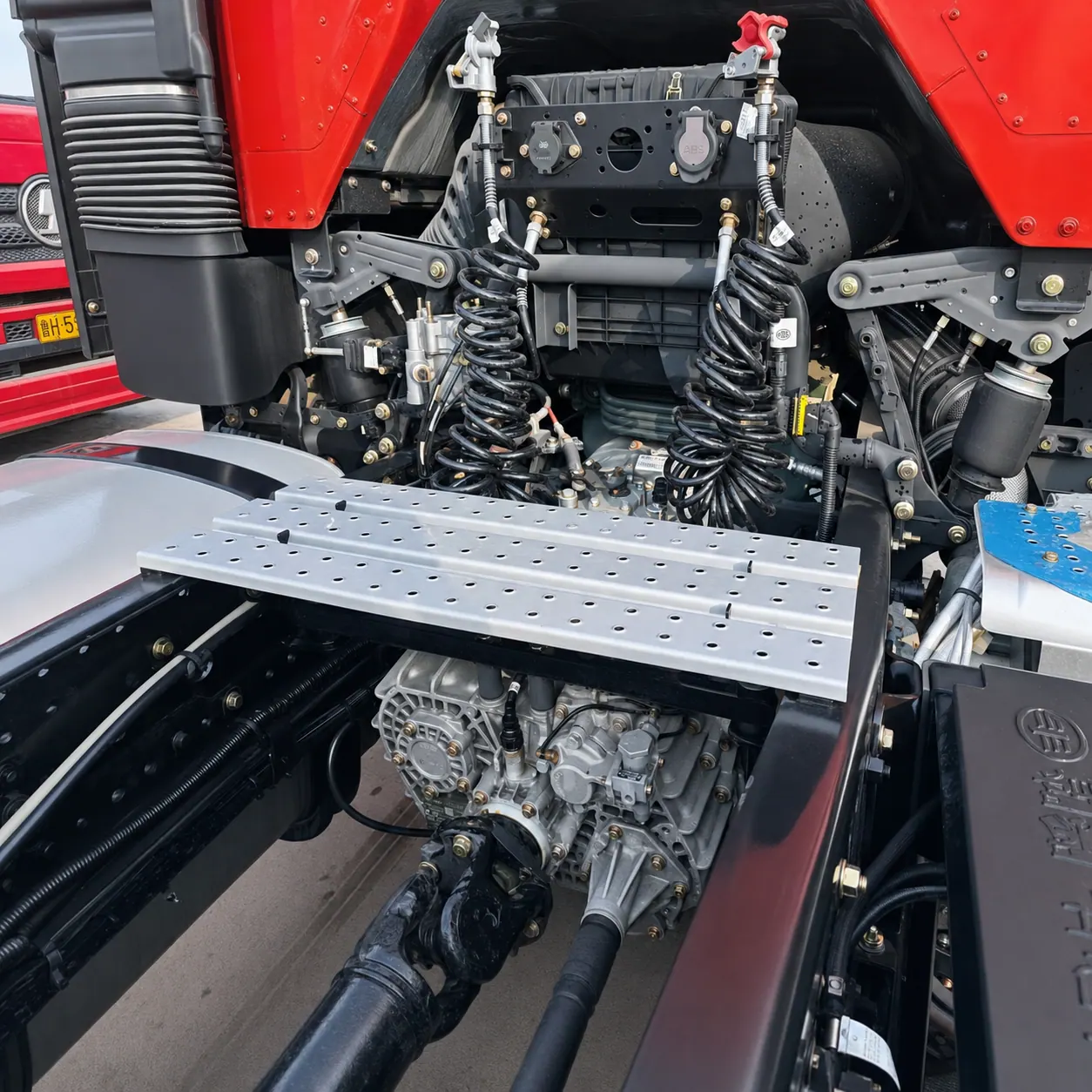 FAW Jiefang J6P / CA4250 6×4 Tractor Truck 350 / 375 / 390 / 420 / 460HP Available product display
