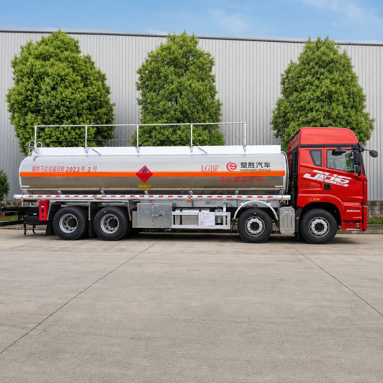 FAW Jiefang JH6 Fuel Tanker Truck 320 / 350 / 390 / 420 / 460HP 15 / 20 / 25 / 30CBM Available product display