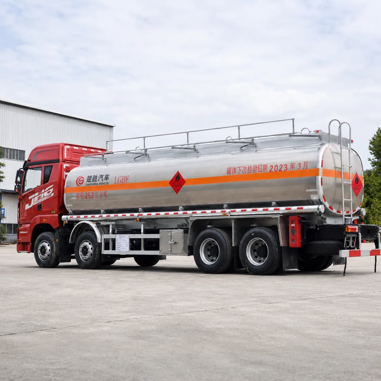 FAW Jiefang JH6 Fuel Tanker Truck 320 / 350 / 390 / 420 / 460HP 15 / 20 / 25 / 30CBM Available product display