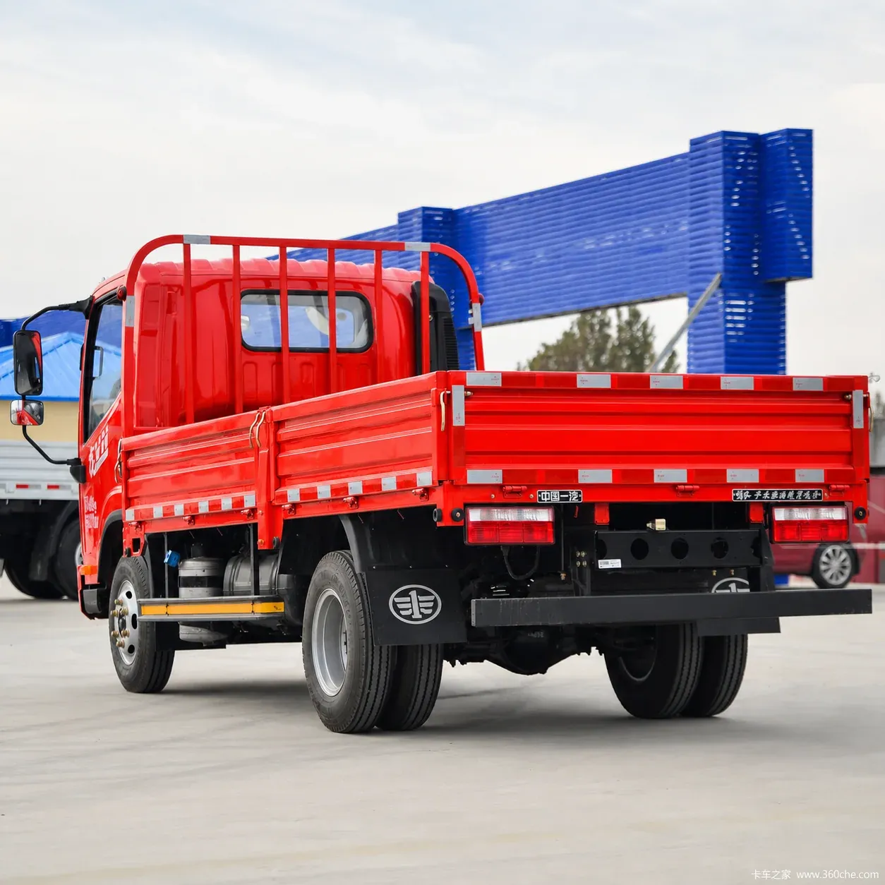 FAW Jiefang Tiger VN 4×2 Dropside Cargo Truck 110 / 130 / 140 / 150 / 152 / 160 / 170HP Available detail photo