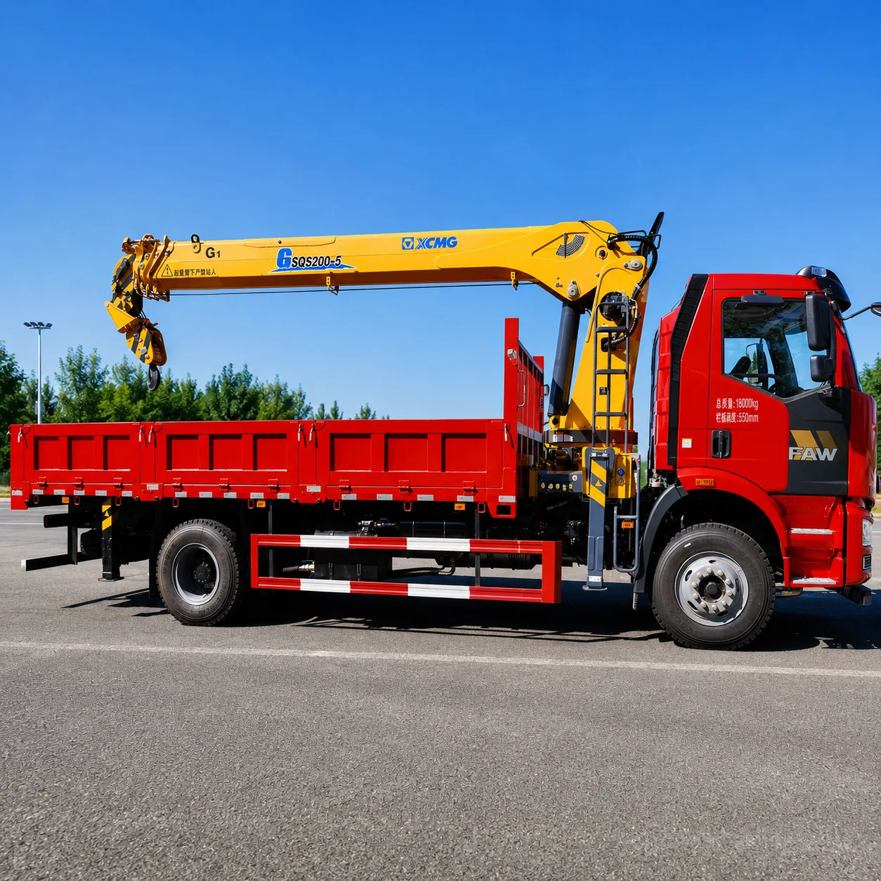 FAW Jiefang Truck Mounted Crane 180 / 220 / 260 / 320 / 350 / 390HP 3.2 / 5 / 6.3 / 8 / 10 / 12 / 14 / 16T Available detail photo