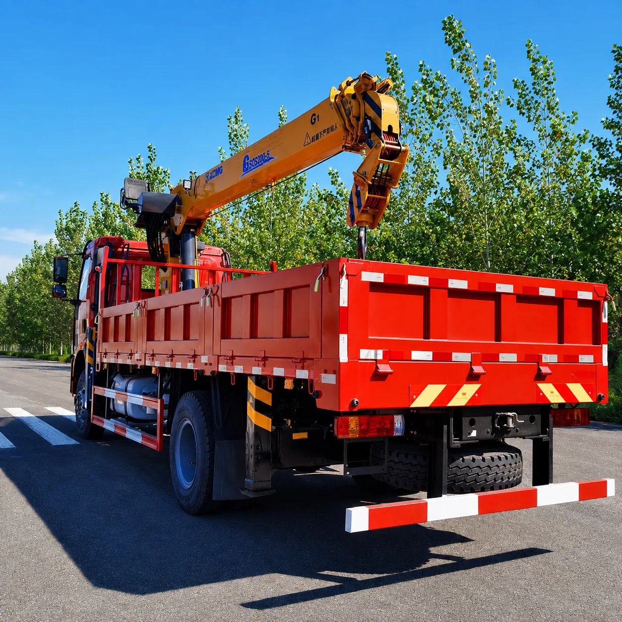 FAW Jiefang Truck Mounted Crane 180 / 220 / 260 / 320 / 350 / 390HP 3.2 / 5 / 6.3 / 8 / 10 / 12 / 14 / 16T Available product display
