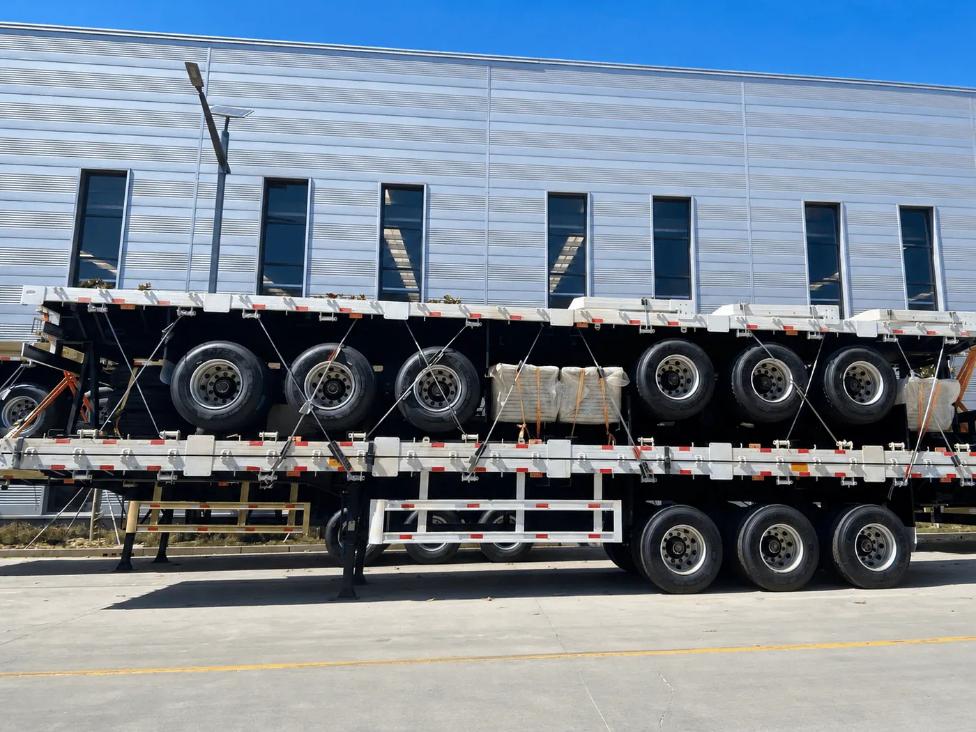 Flatbed Semi-Trailer product display