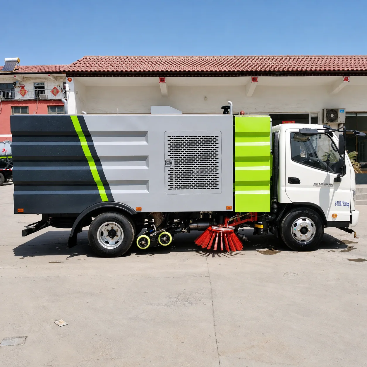 FOTON Road Sweeper Truck 120 / 130 / 150 / 160HP Available detail photo