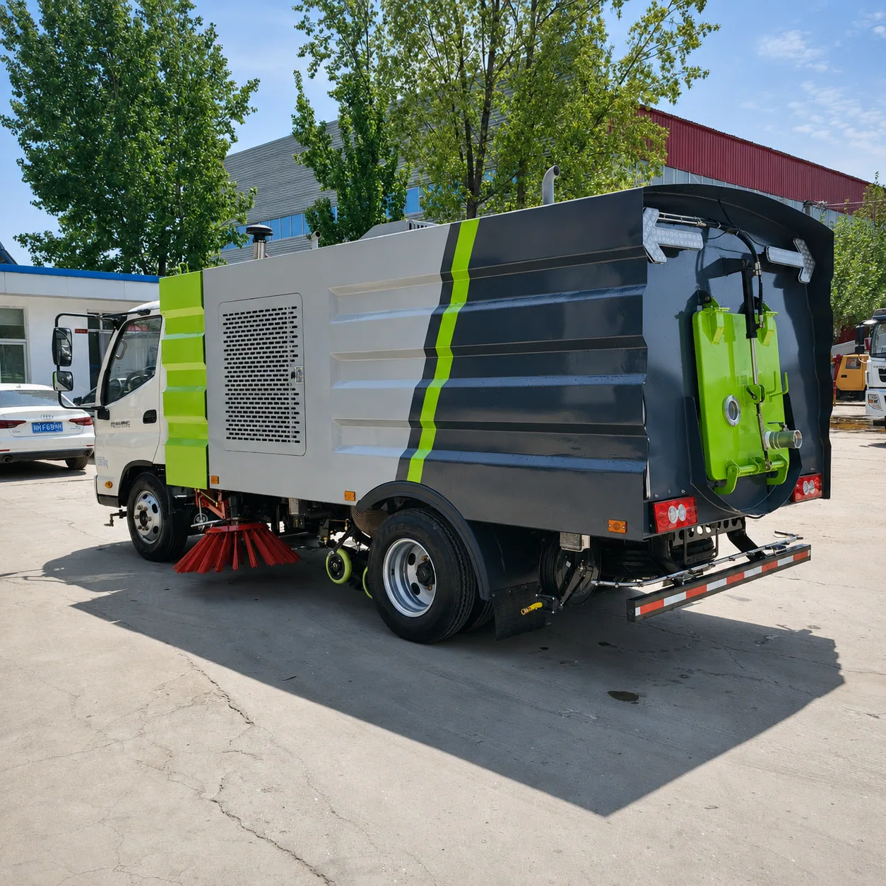 FOTON Road Sweeper Truck 120 / 130 / 150 / 160HP Available product display