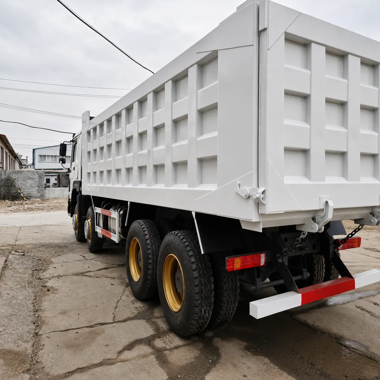 HOWO 371 / 375 / 380 / 400 8×4 Dump Truck Available detail photo
