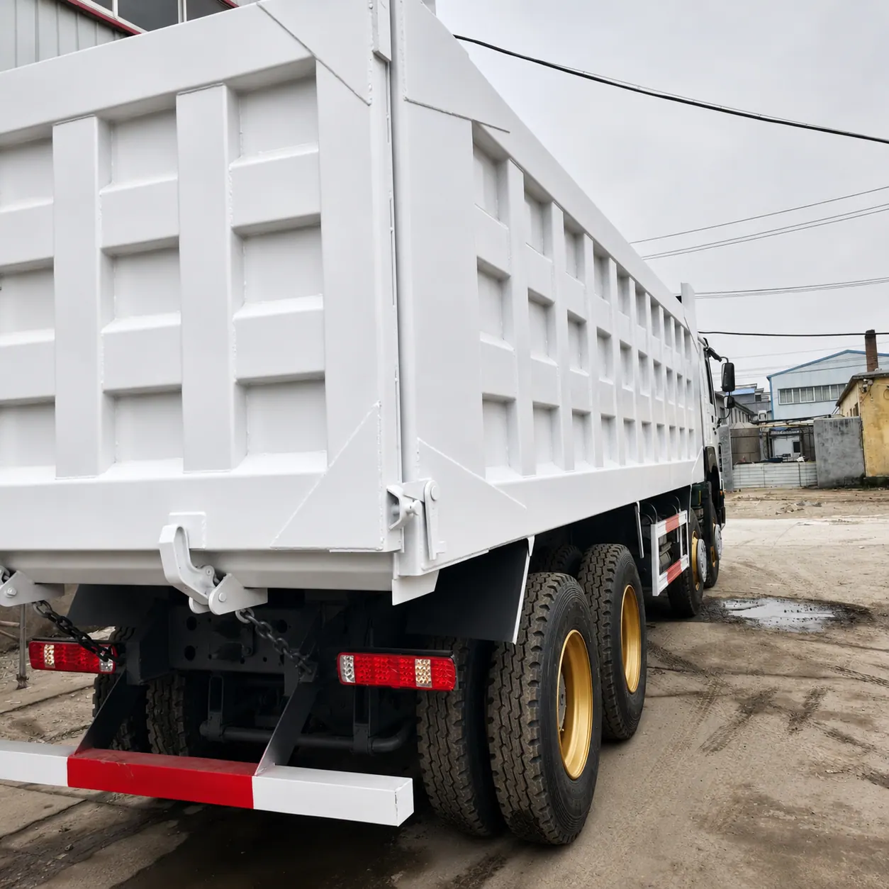 HOWO 371 / 375 / 380 / 400 8×4 Dump Truck Available detail photo