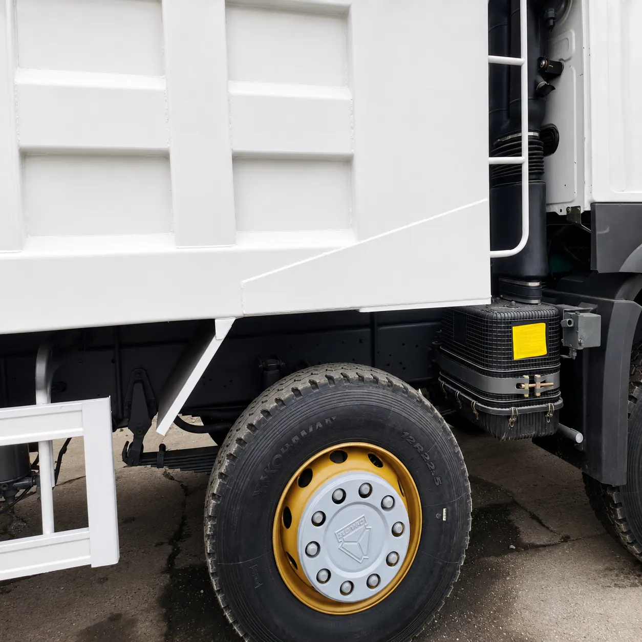 HOWO 371 / 375 / 380 / 400 8×4 Dump Truck Available product display