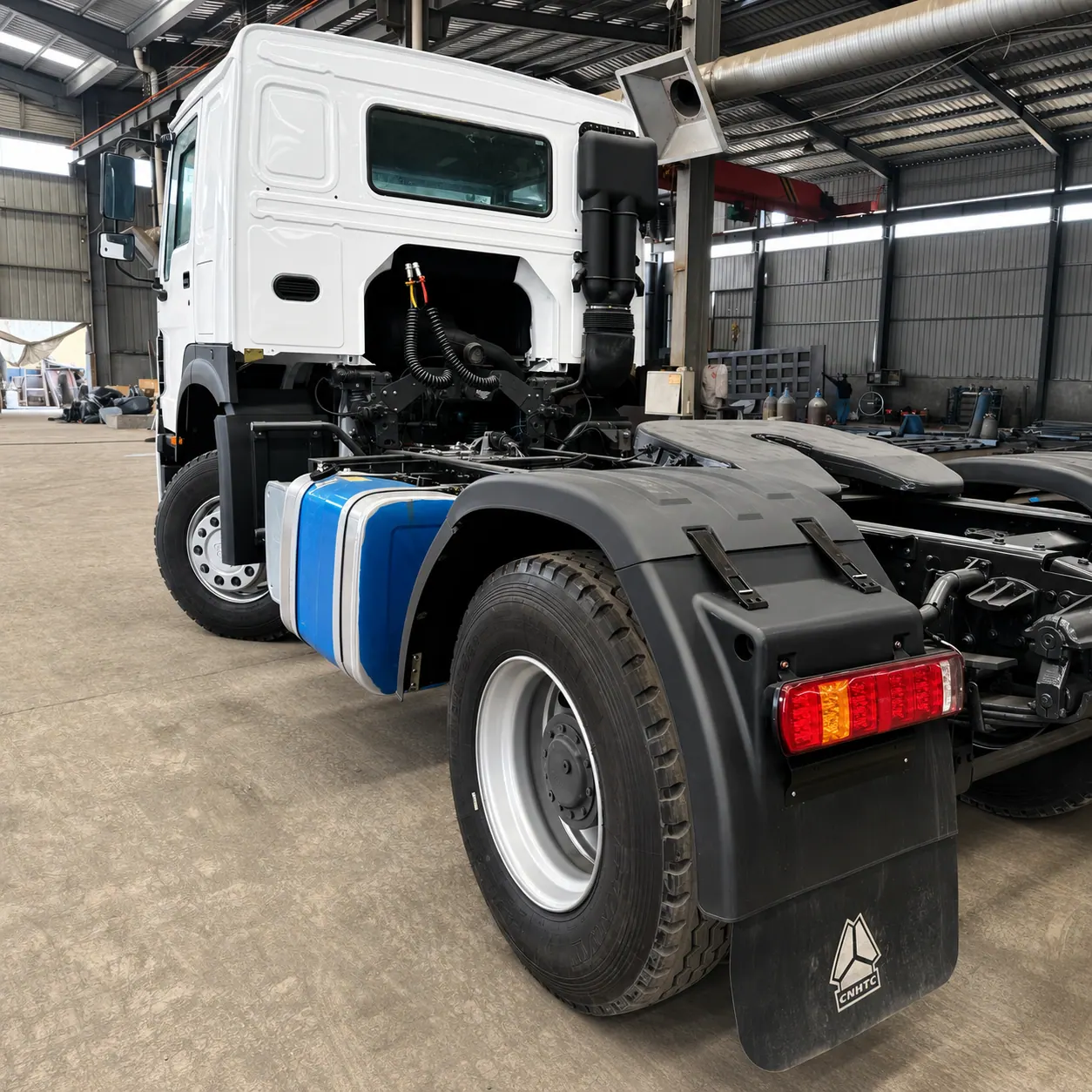 HOWO 371 / 375 / 380 / 400HP 4×2 Tractor Truck Available product display