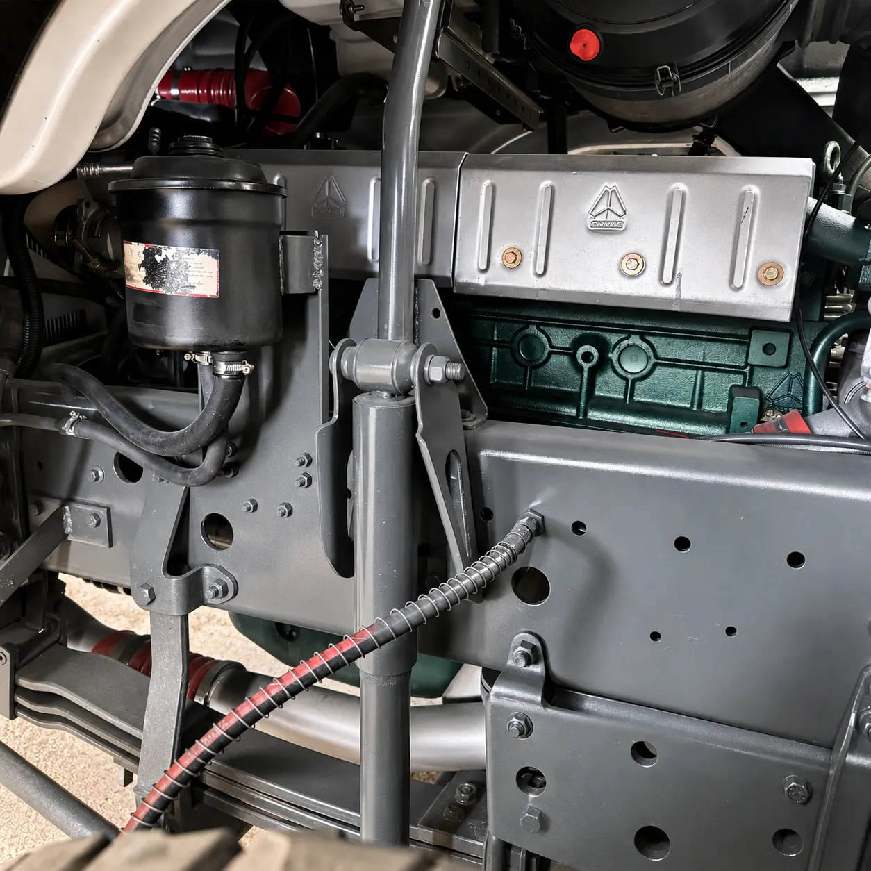 HOWO 371 / 375 / 380 / 400HP 4×2 Tractor Truck Available product display