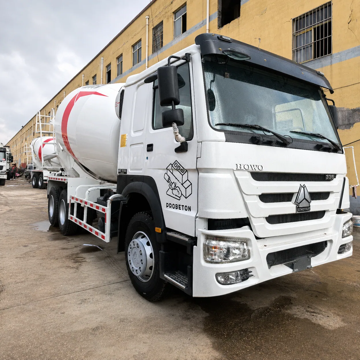 HOWO Concrete Mixer Truck 340 / 380 / 400HP 6 / 8 / 10 / 12 / 14 / 16CBM Available photo 1