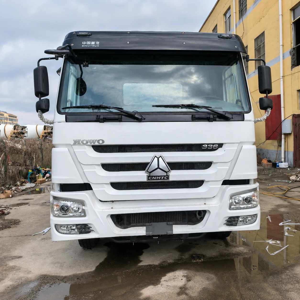 HOWO Concrete Mixer Truck 340 / 380 / 400HP 6 / 8 / 10 / 12 / 14 / 16CBM Available product display