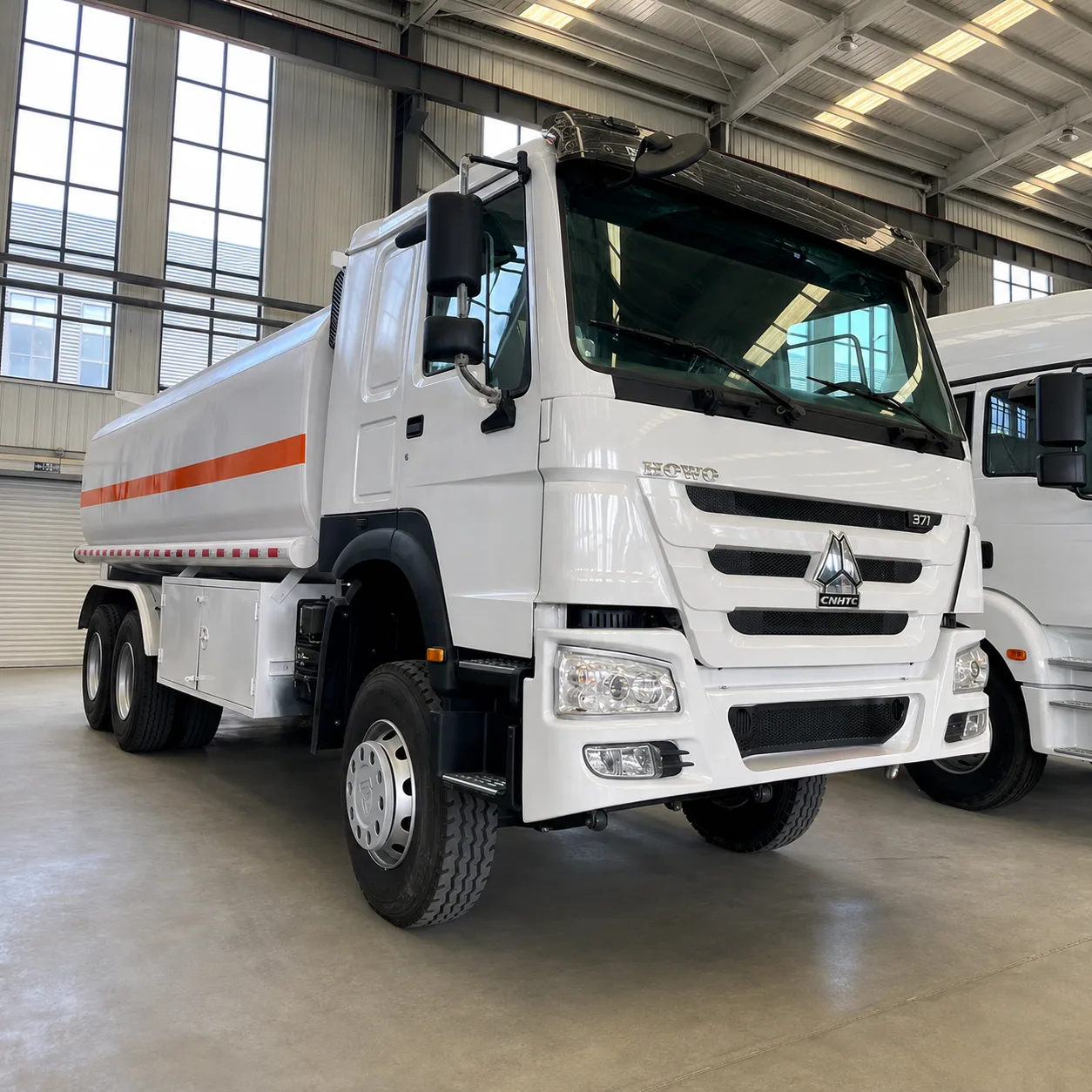 HOWO Fuel Tanker Truck 266 / 336 / 371 / 380 / 400HP 10 / 15 / 20 / 25 / 30CBM Available photo 1
