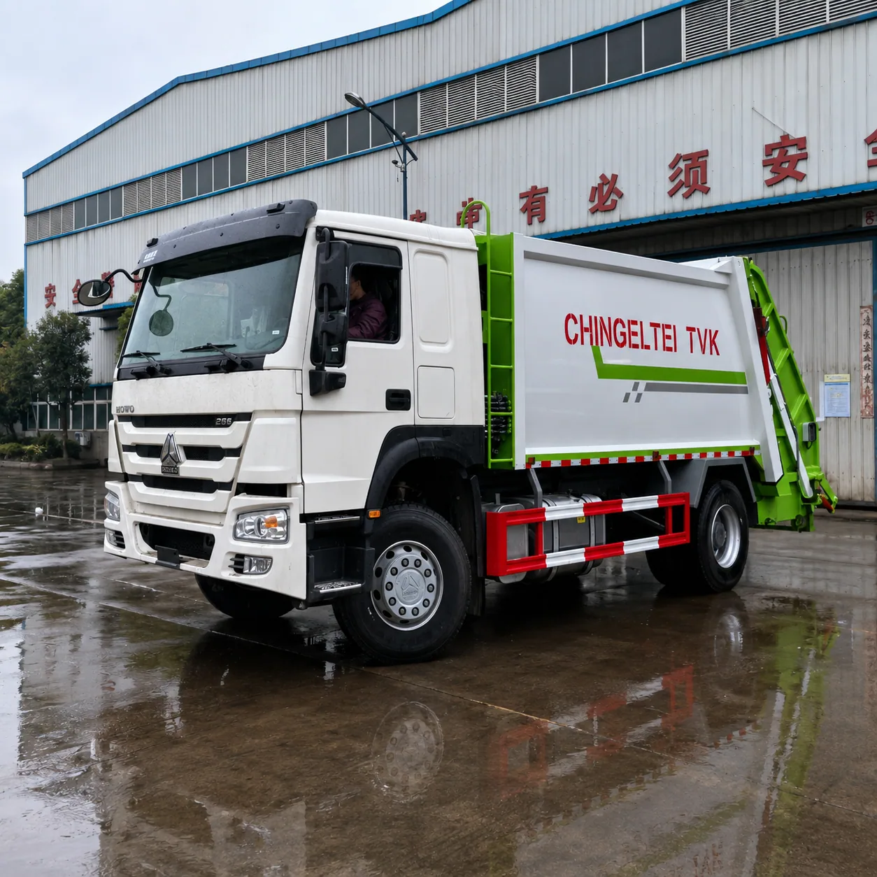 HOWO Garbage Compactor Truck 340 / 380 / 400HP 10 / 14 / 16 / 20CBM Available detail photo