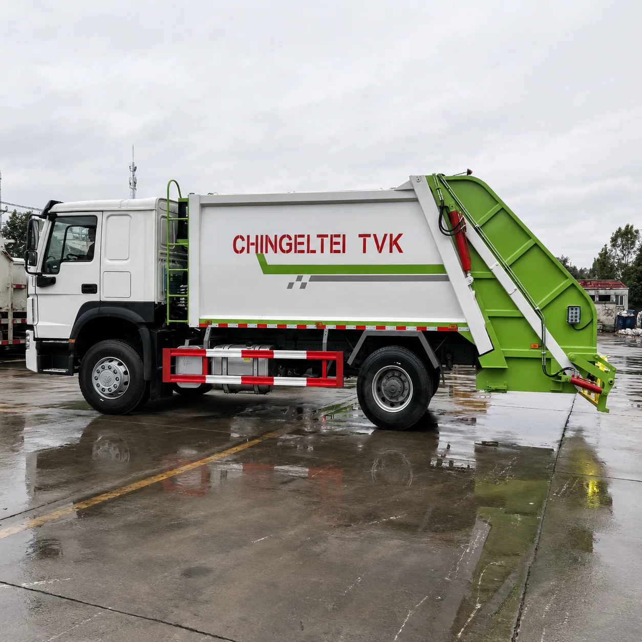 HOWO Garbage Compactor Truck 340 / 380 / 400HP 10 / 14 / 16 / 20CBM Available detail photo