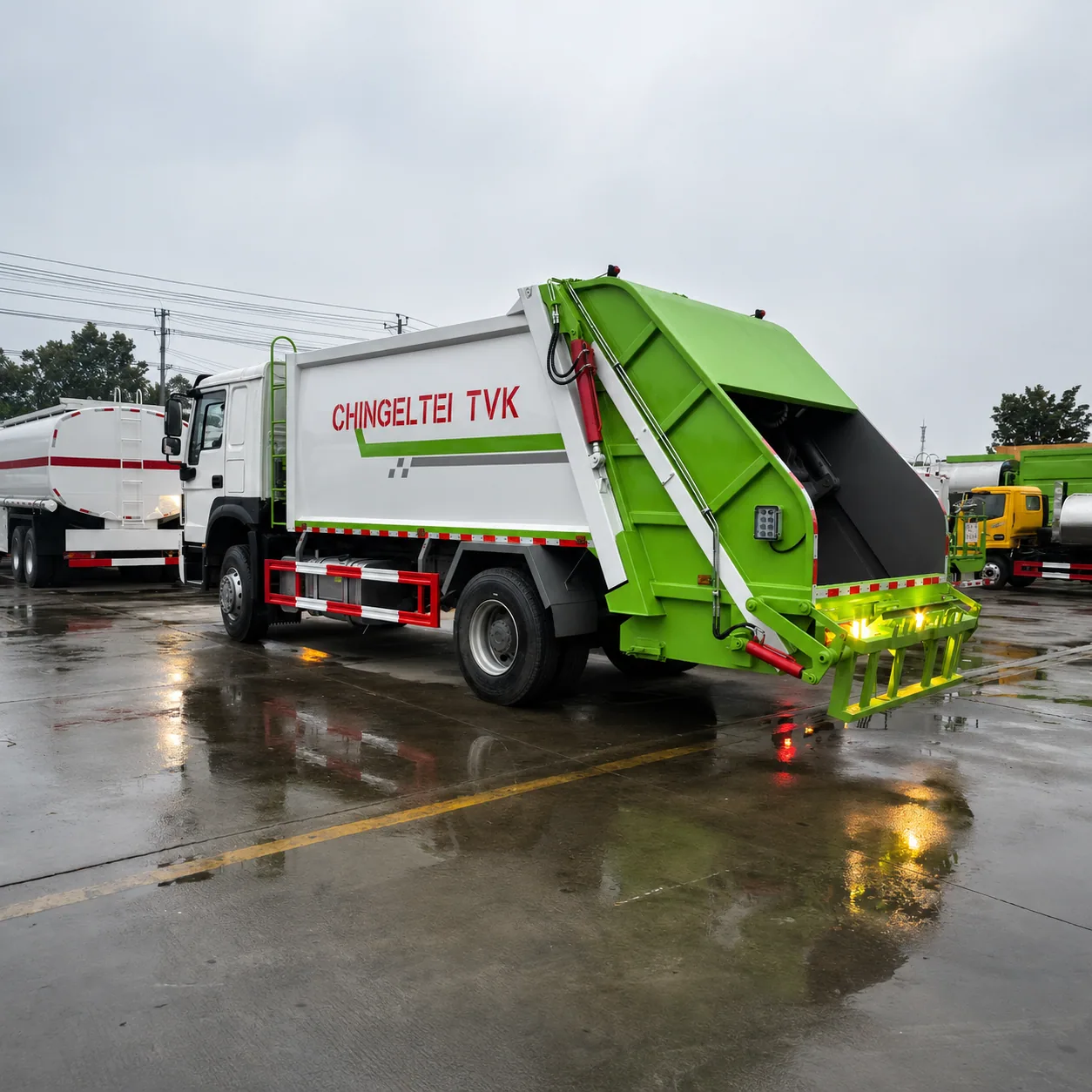 HOWO Garbage Compactor Truck 340 / 380 / 400HP 10 / 14 / 16 / 20CBM Available product display