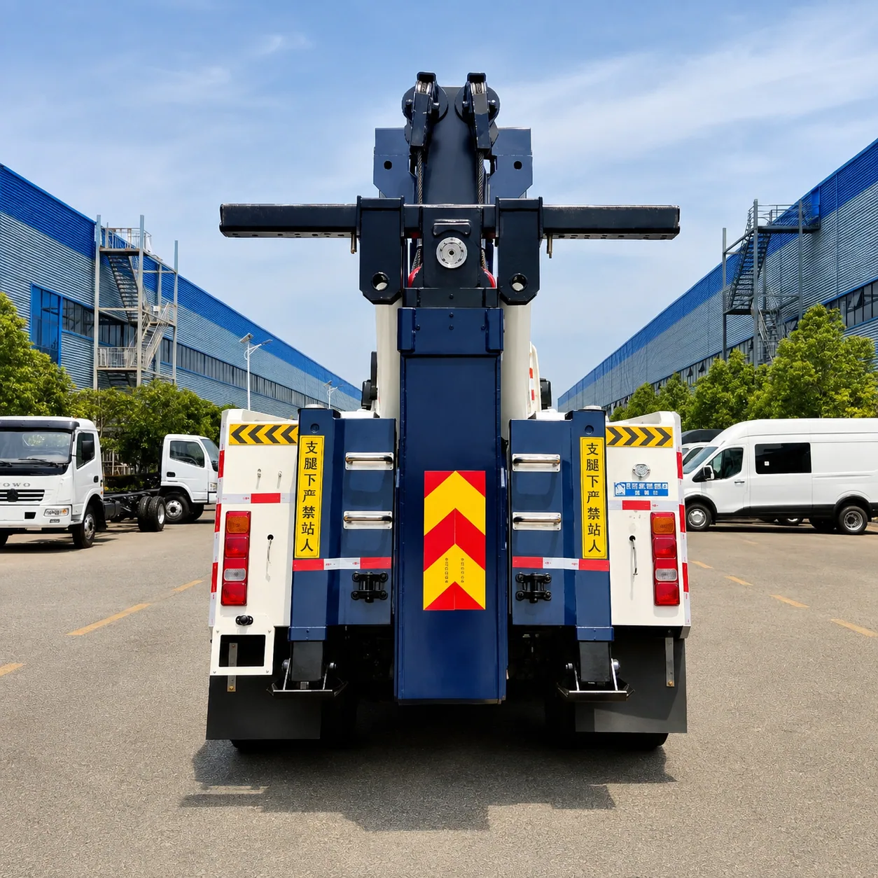 HOWO Heavy Duty Recovery Truck 336 / 371 / 380 / 400 / 430HP 20 / 25 / 30 / 40 / 50T Available product display