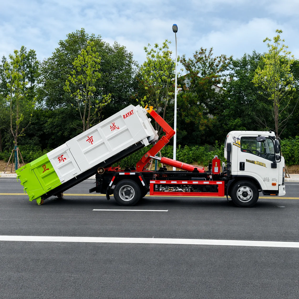 HOWO Hook Lift Garbage Truck 110 / 140 / 160 / 290 / 371HP 5–28CBM Available detail photo