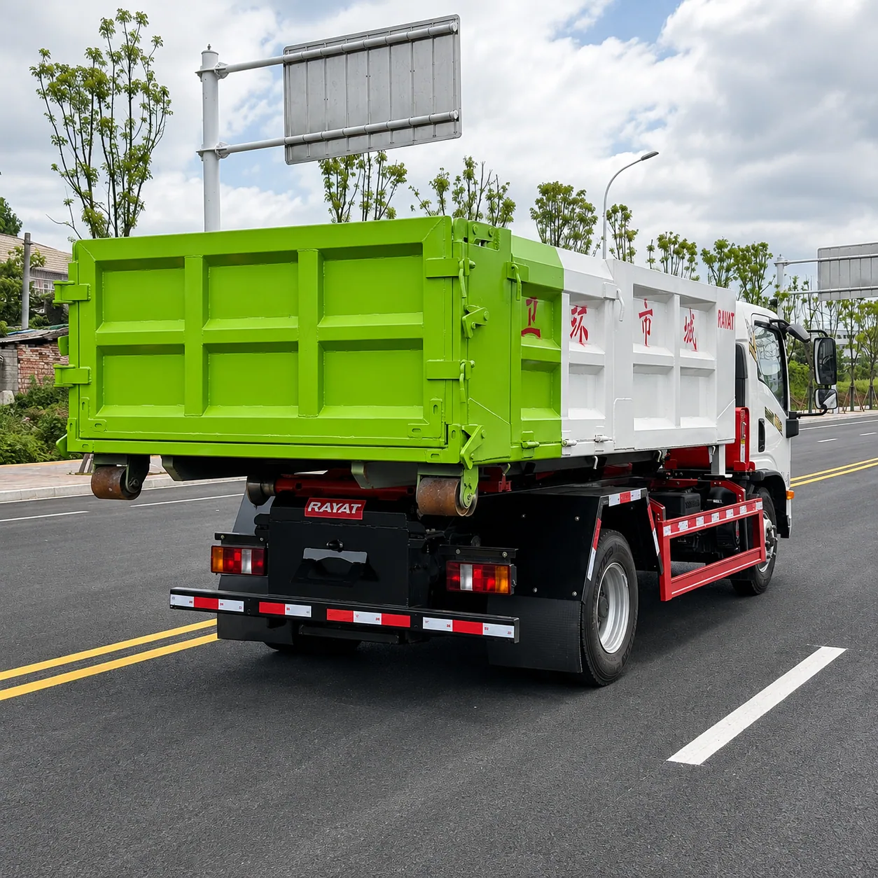 HOWO Hook Lift Garbage Truck 110 / 140 / 160 / 290 / 371HP 5–28CBM Available detail photo