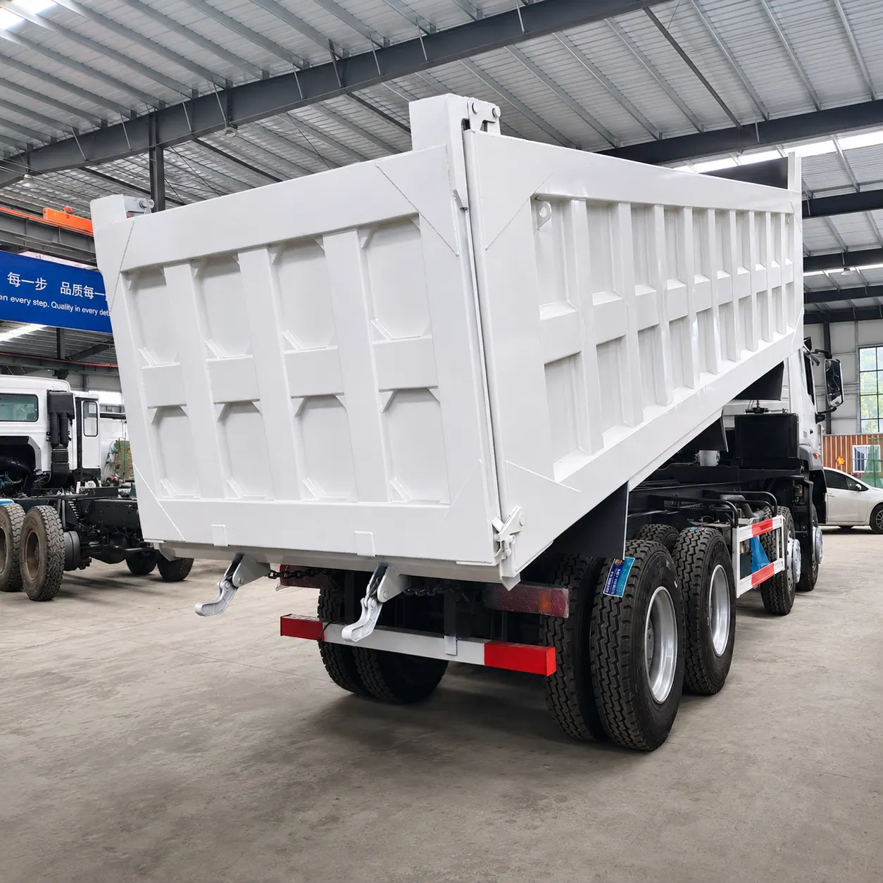 HOWO NX 8×4 Dump Truck 380 / 400 / 430HP Available detail photo