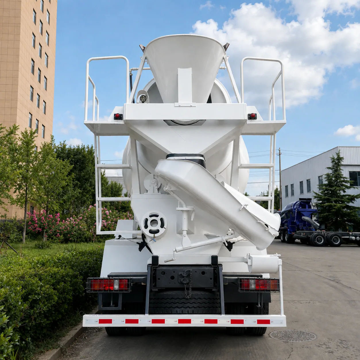 HOWO NX Concrete Mixer Truck 340 / 380 / 400HP 8 / 9 / 10 / 12CBM Available product display