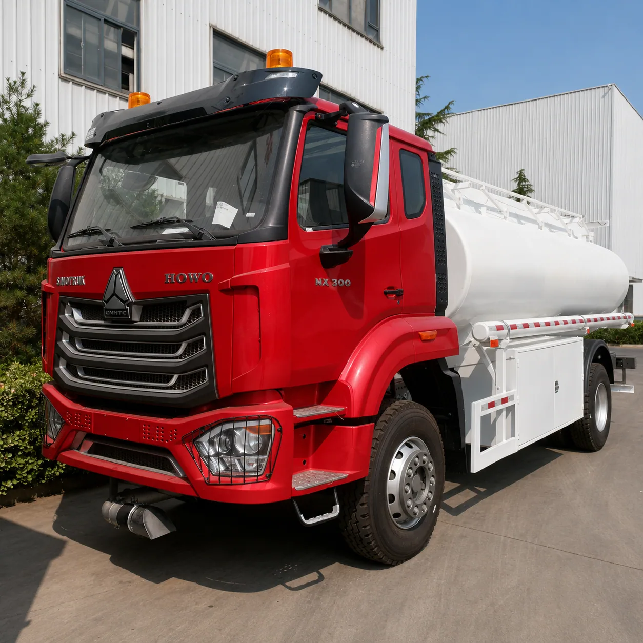 HOWO NX Fuel Tanker Truck 340 / 380 / 400 / 430HP 15 / 20 / 25 / 30CBM Available product display