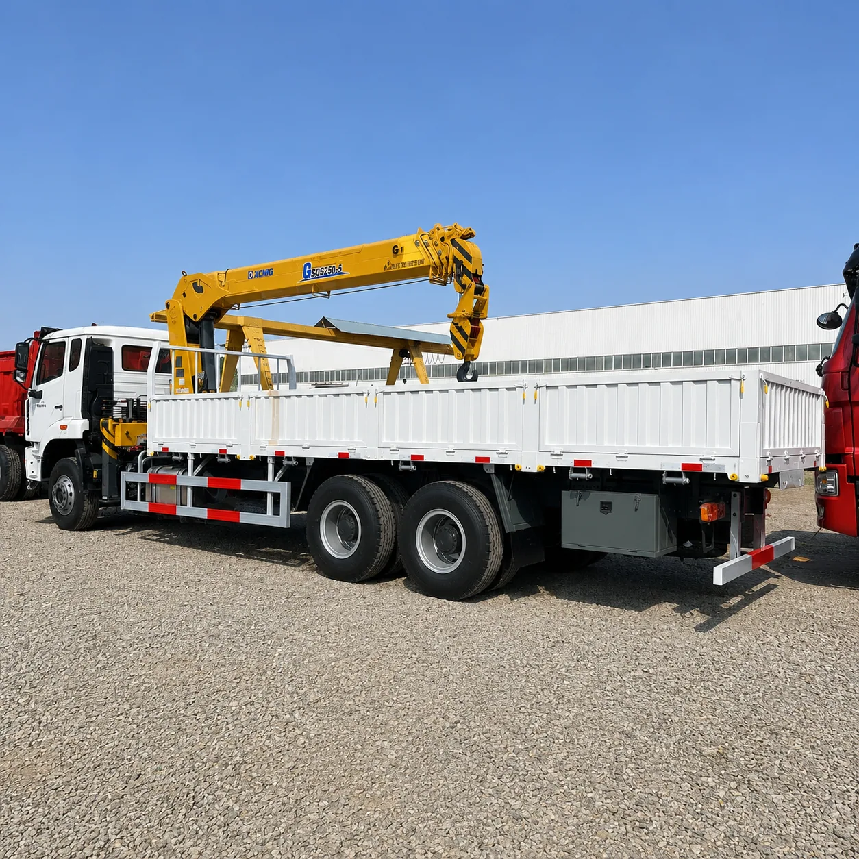 HOWO NX Truck Mounted Crane 340 / 380 / 400 / 430HP 5 / 6.3 / 8 / 10 / 12 / 14 / 16T Available detail photo