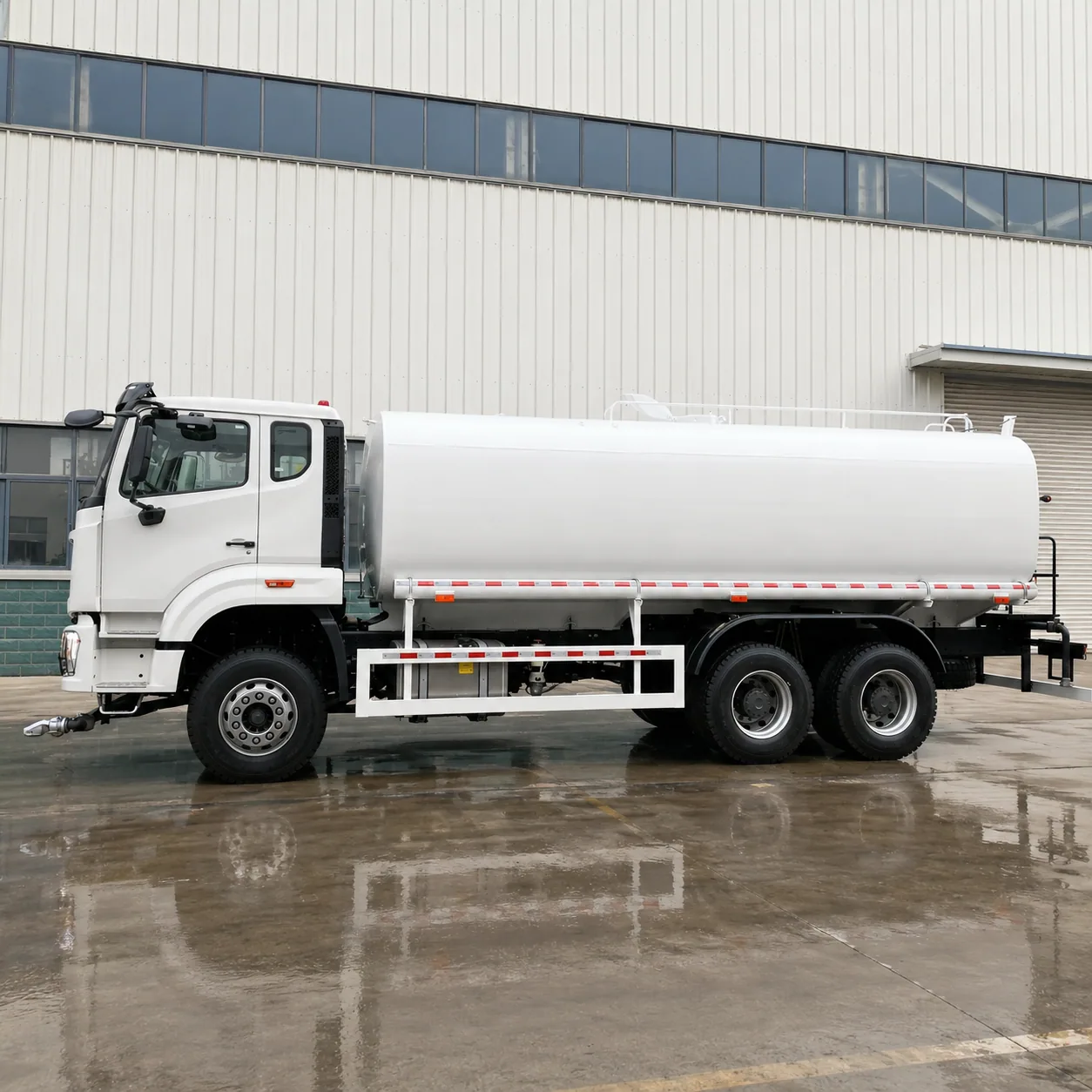 HOWO NX Water Tanker Truck 380 / 400 / 430HP 15 / 20 / 25 / 30CBM Available – Water Sprinkler Optional detail photo