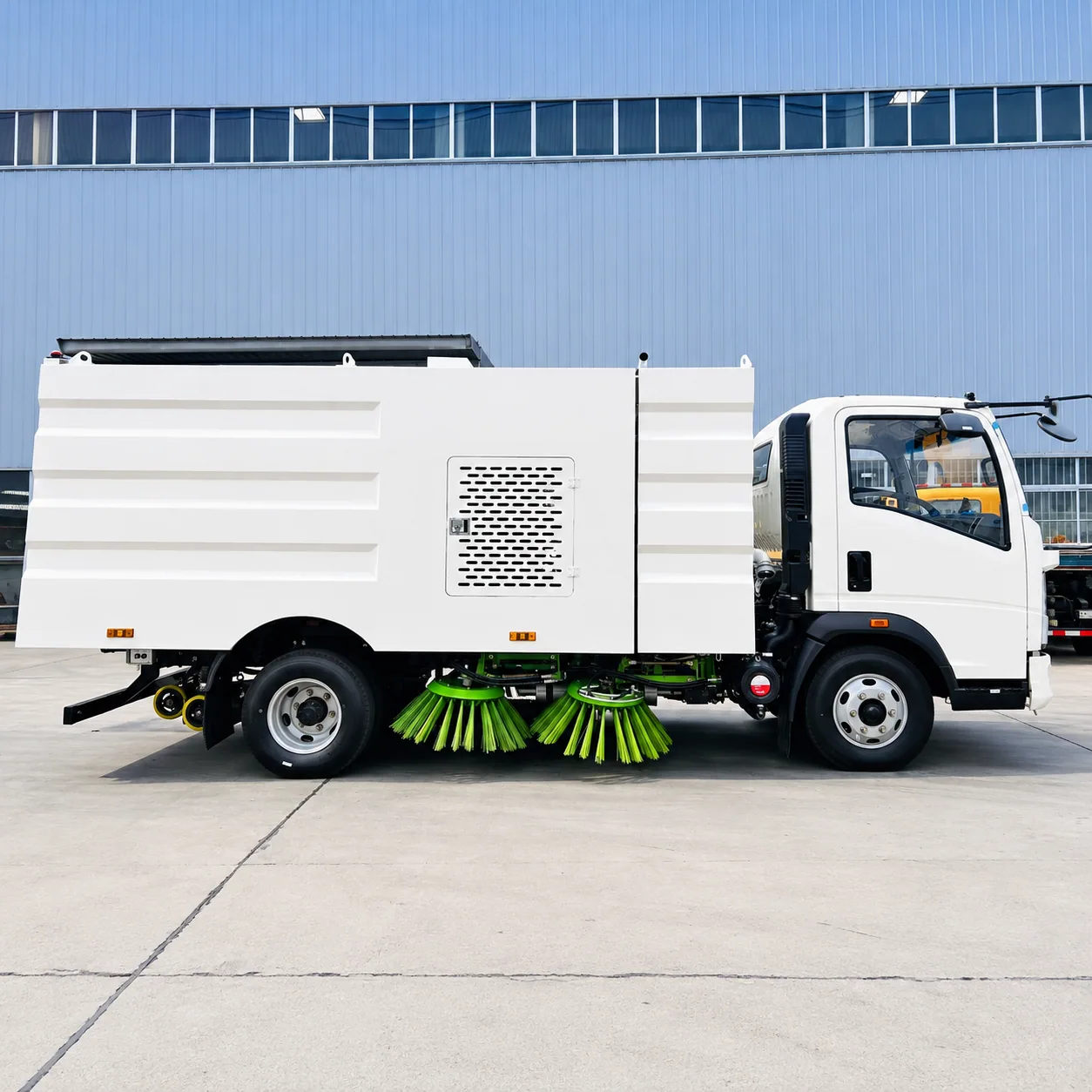 HOWO Road Sweeper Truck 116 / 140 / 160 / 180HP Available product display
