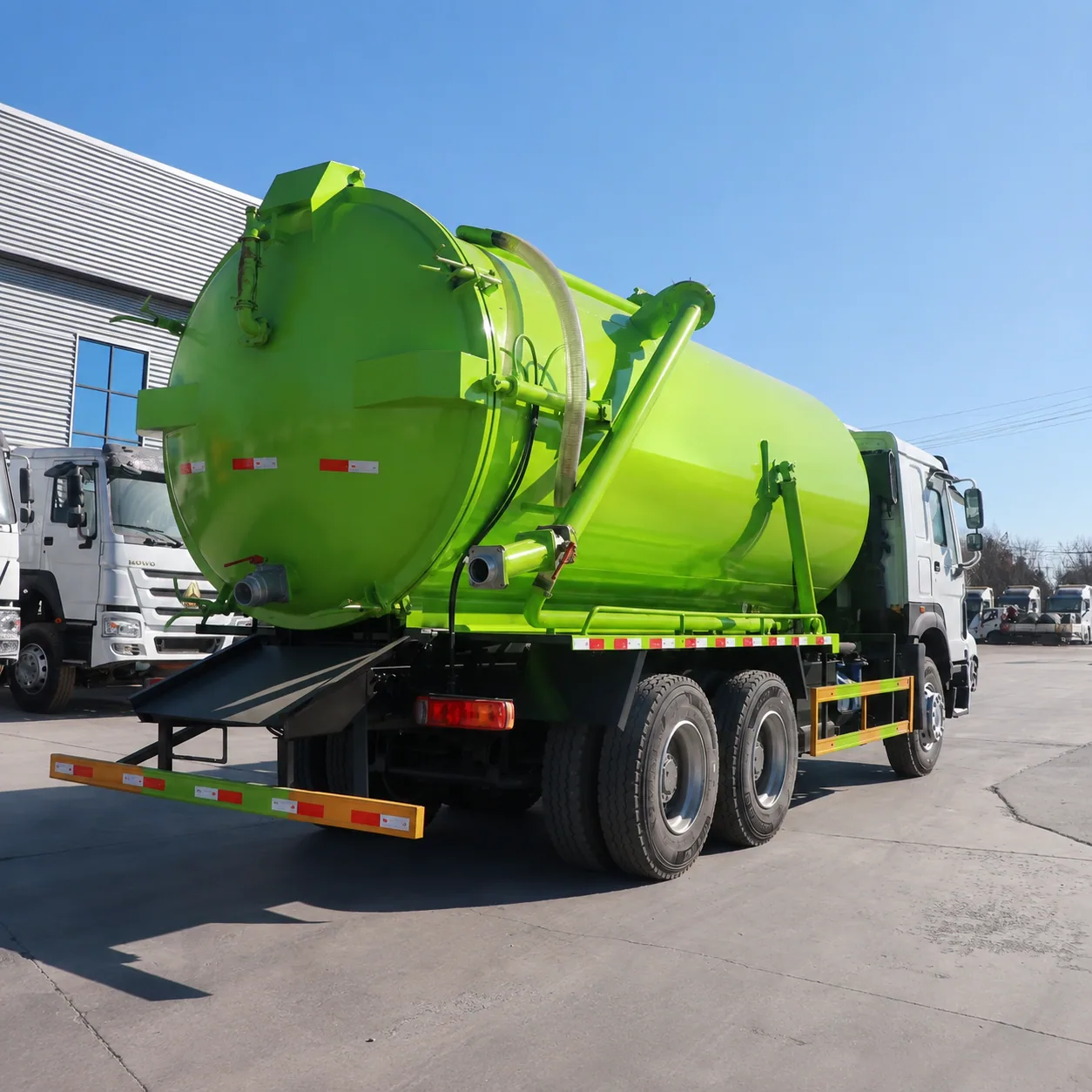 HOWO Sewage Suction Truck 266 / 336 / 371 / 380 / 400HP 10 / 12 / 15 / 20 / 25CBM Available product display