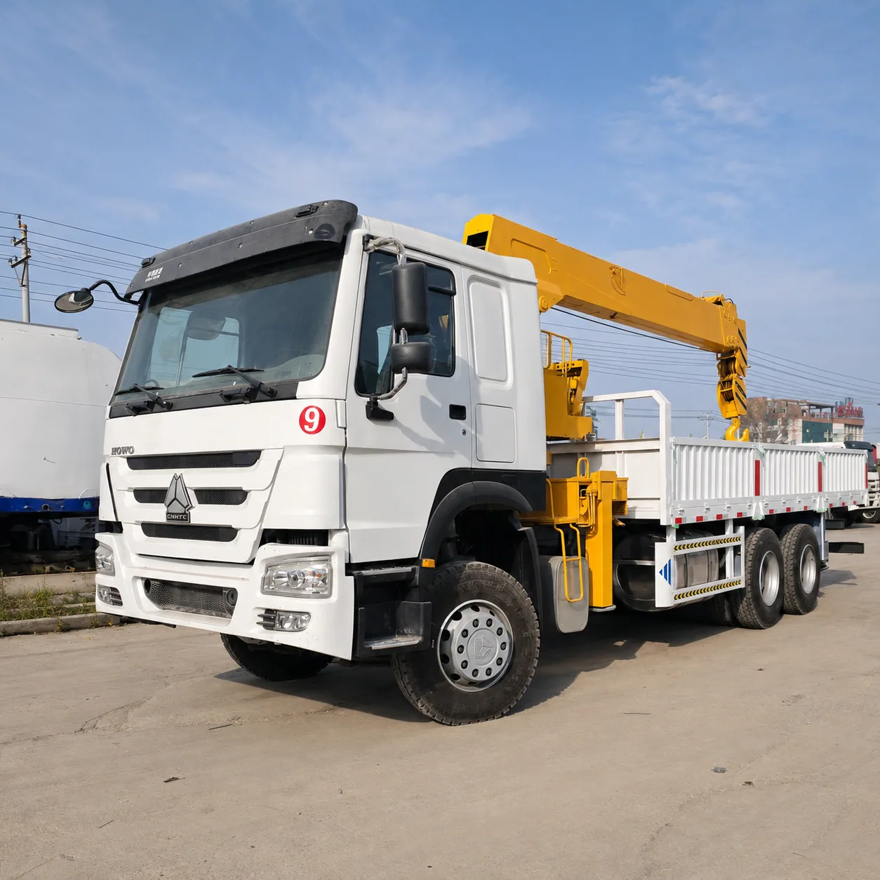HOWO Truck Mounted Crane 160 / 266 / 336 / 371 / 380 / 400HP 5 / 6.3 / 8 / 10 / 12 / 14 / 16T Available photo 1